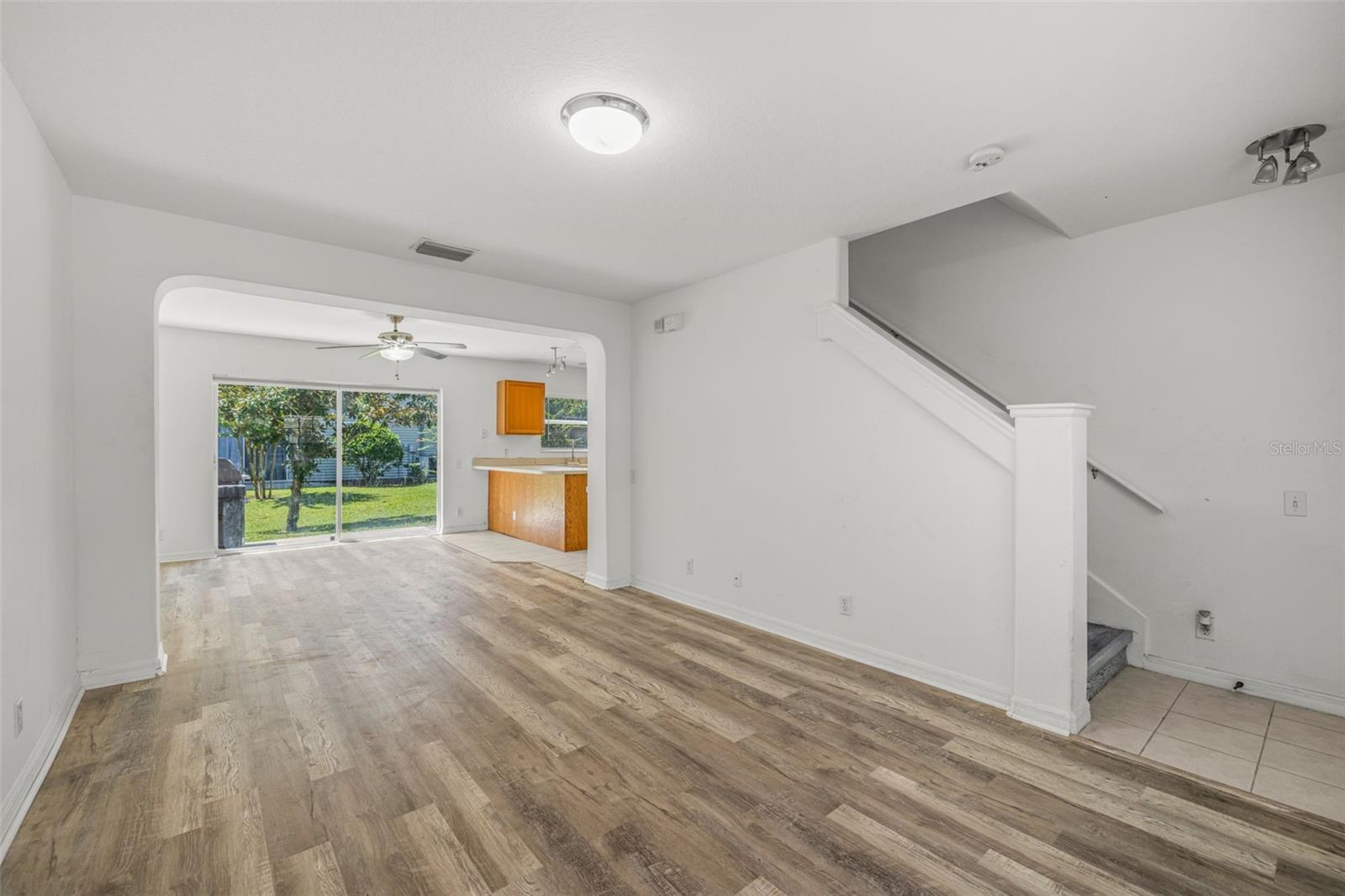 Image 4 of 29 For 8010 Thoroughbred Loop