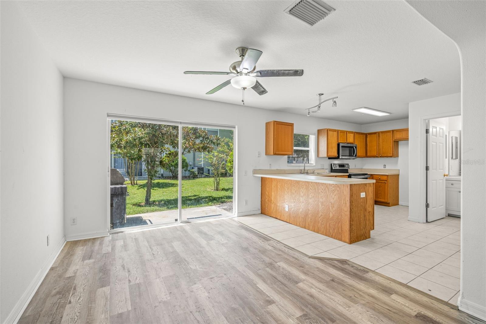 Image 6 of 29 For 8010 Thoroughbred Loop