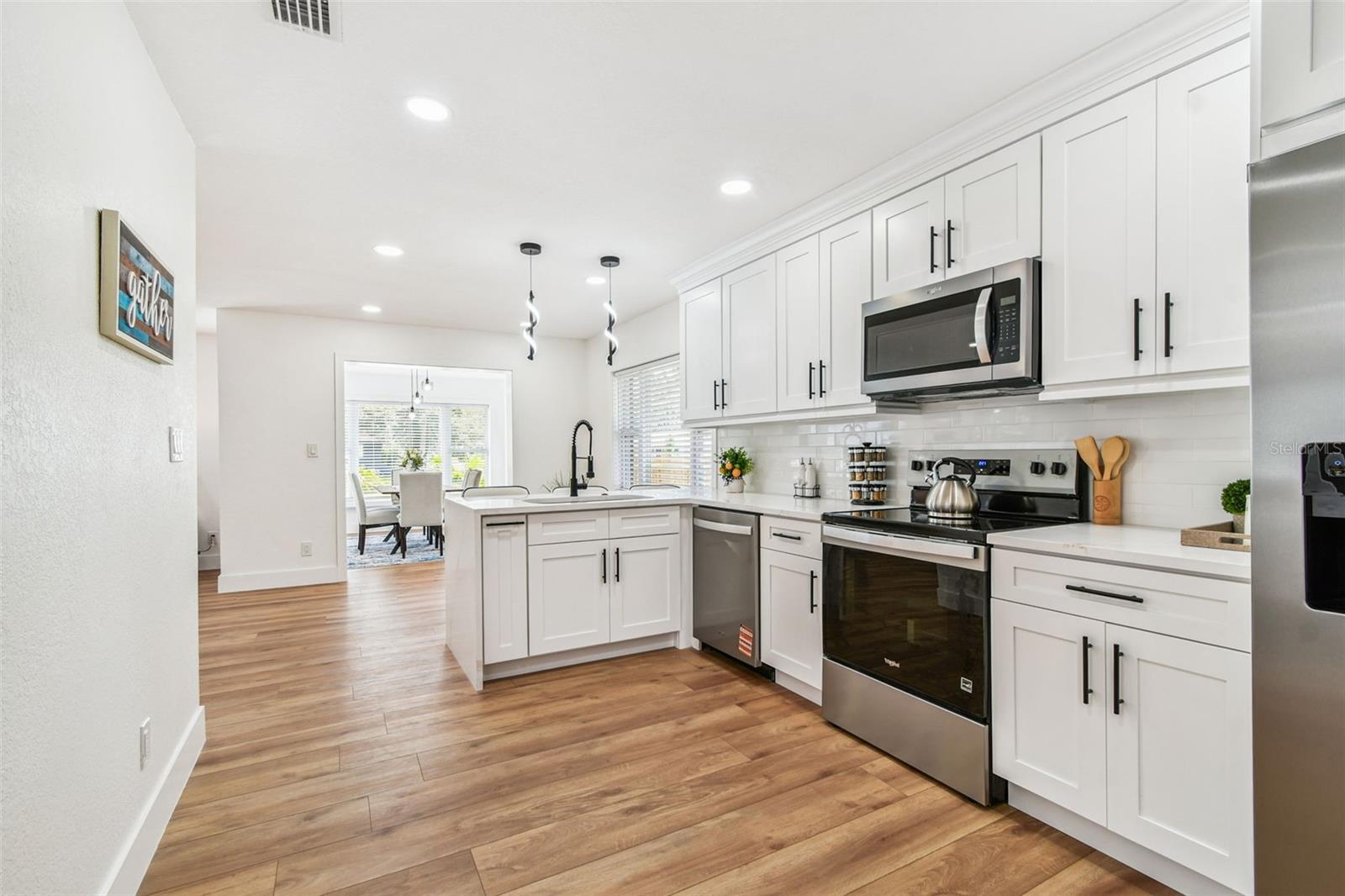 Image 21 of 81 For 4657 5th Avenue N