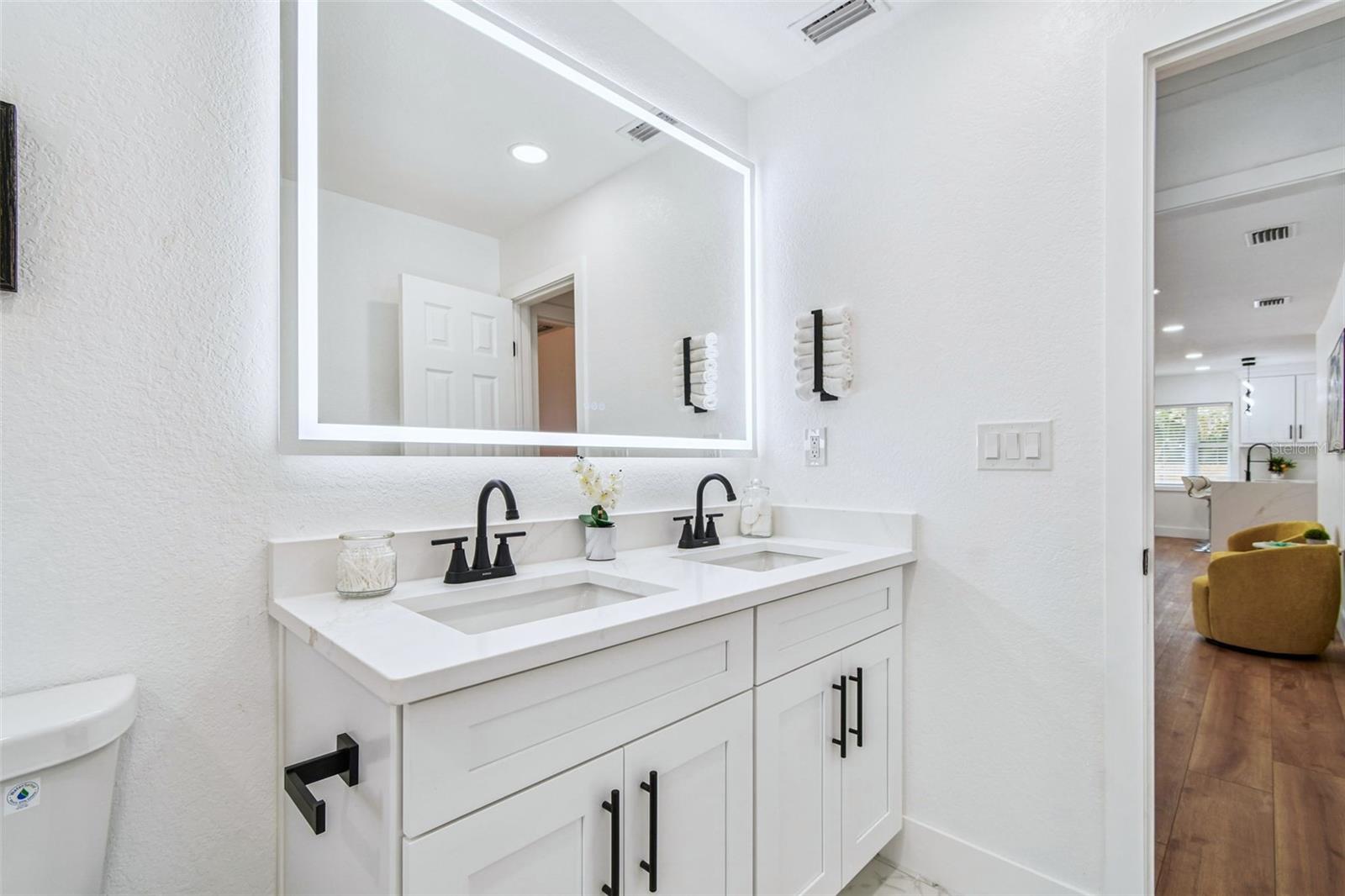 Image 33 of 81 For 4657 5th Avenue N
