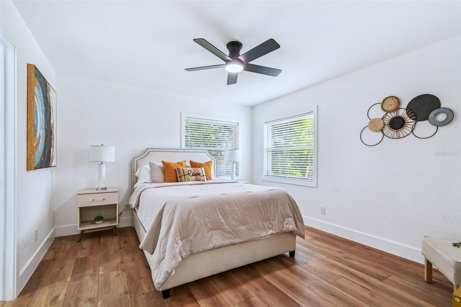 Image 40 of 81 For 4657 5th Avenue N