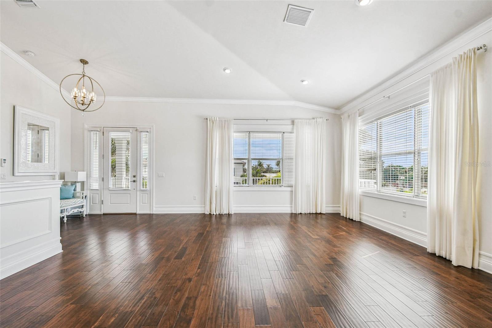 Image 37 of 73 For 109 15th Street