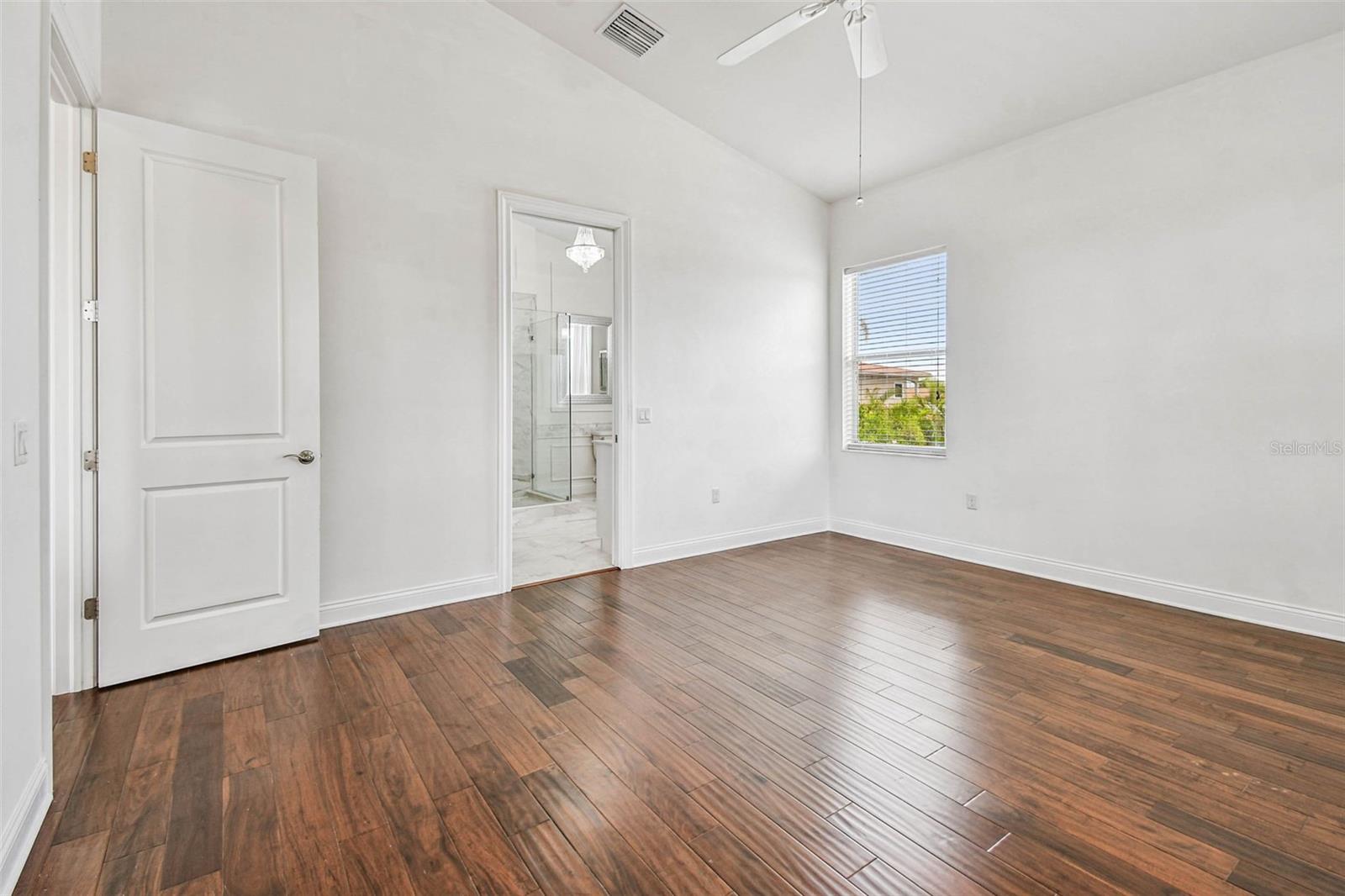 Image 40 of 73 For 109 15th Street