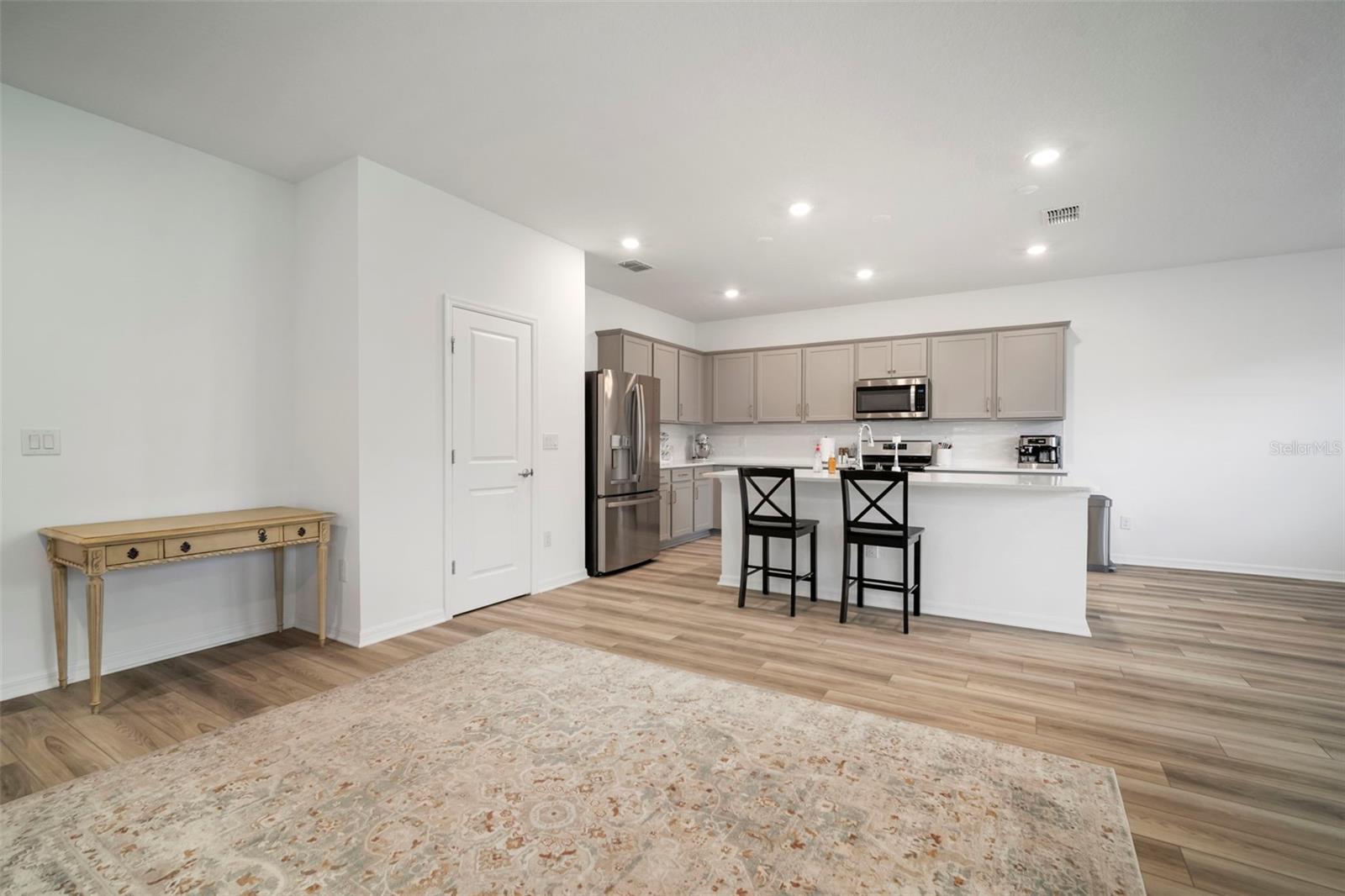 Listing photo id 8 for 3886 Maple Bay Lane