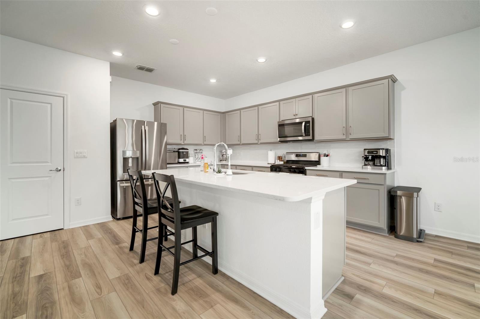 Listing photo id 10 for 3886 Maple Bay Lane