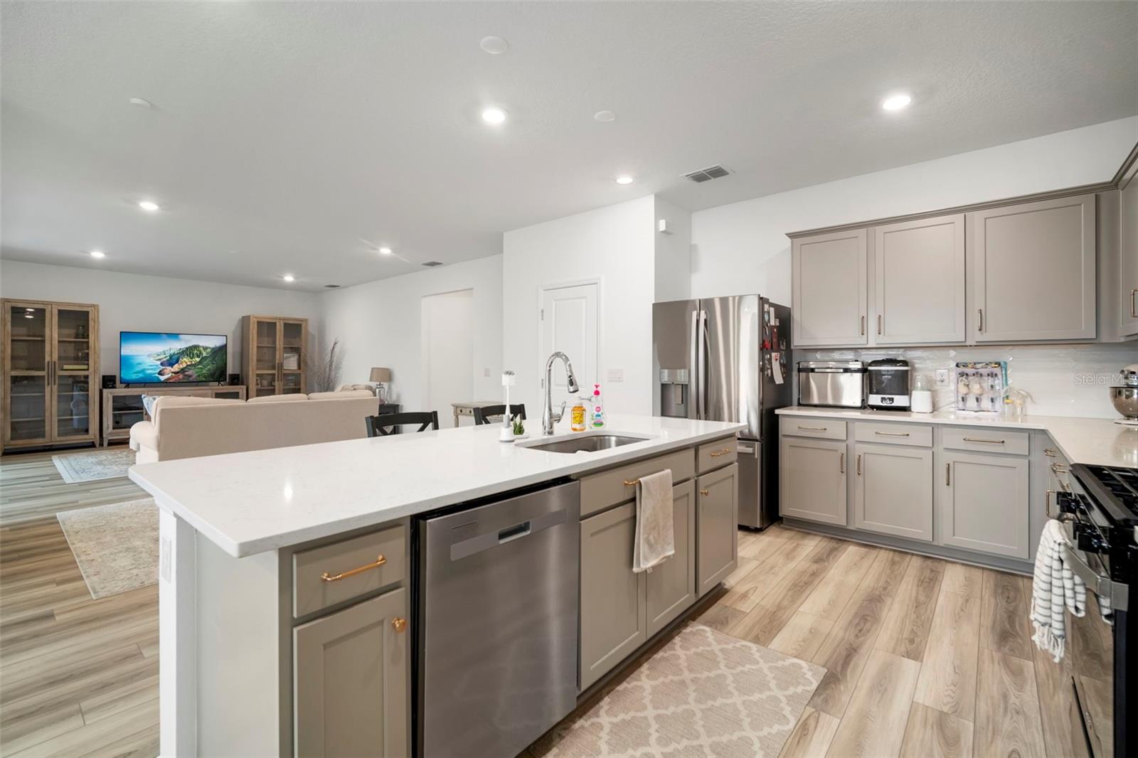 Listing photo id 15 for 3886 Maple Bay Lane