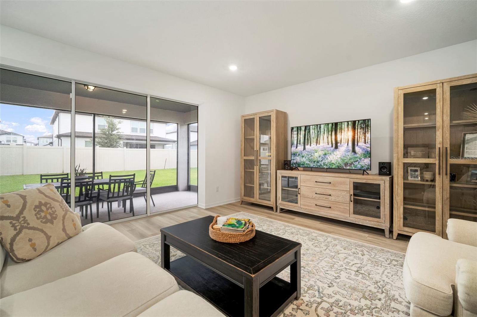 Listing photo id 0 for 3886 Maple Bay Lane