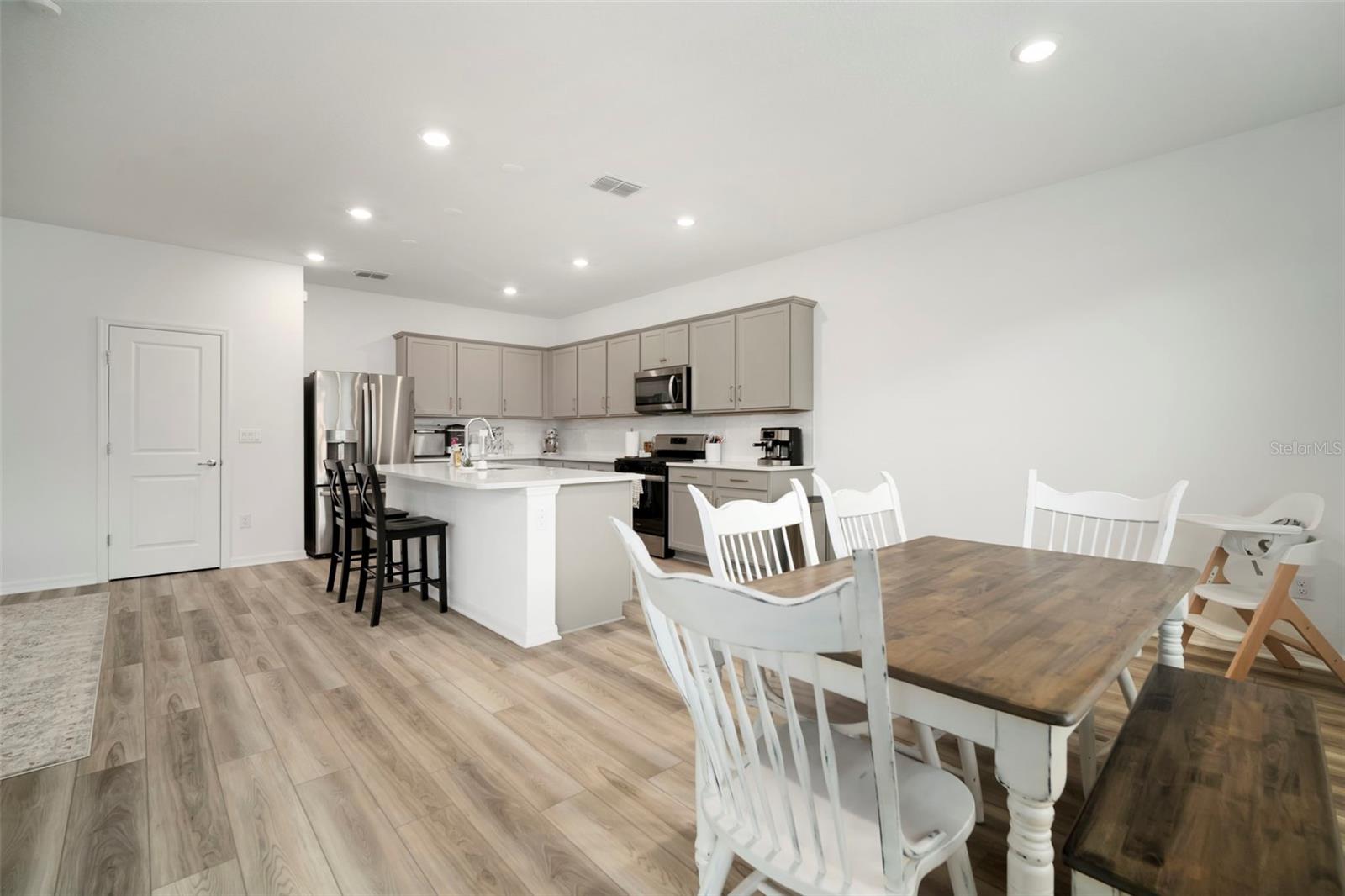 Listing photo id 18 for 3886 Maple Bay Lane