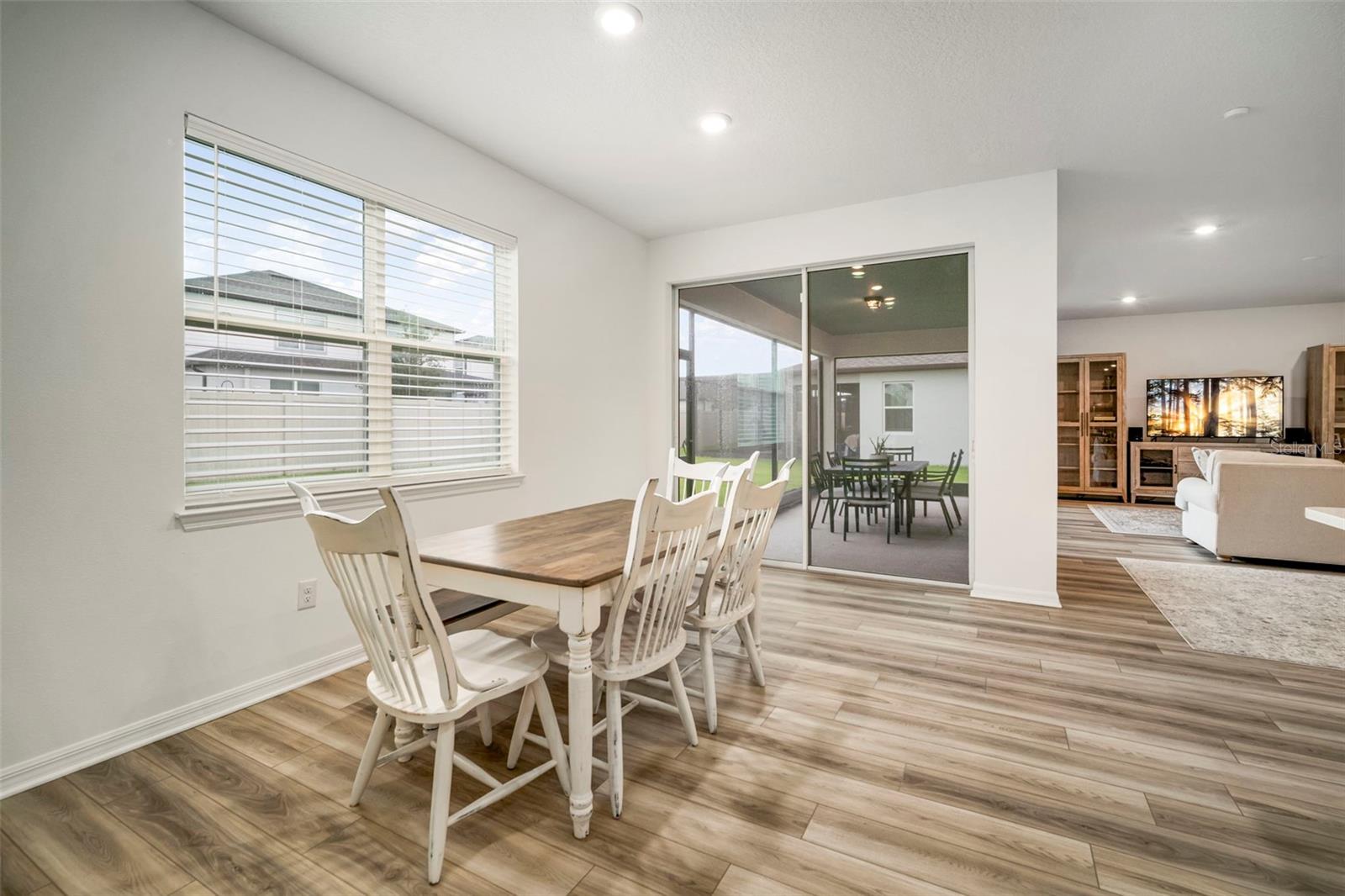 Listing photo id 19 for 3886 Maple Bay Lane