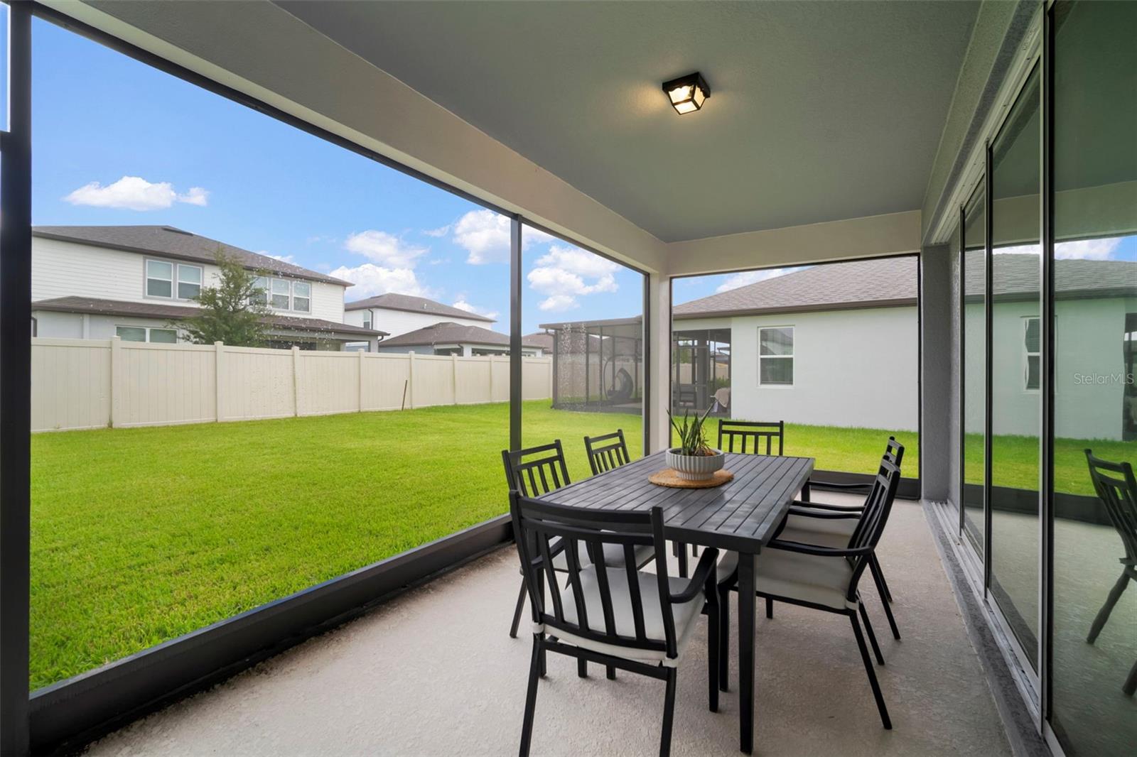 Listing photo id 20 for 3886 Maple Bay Lane
