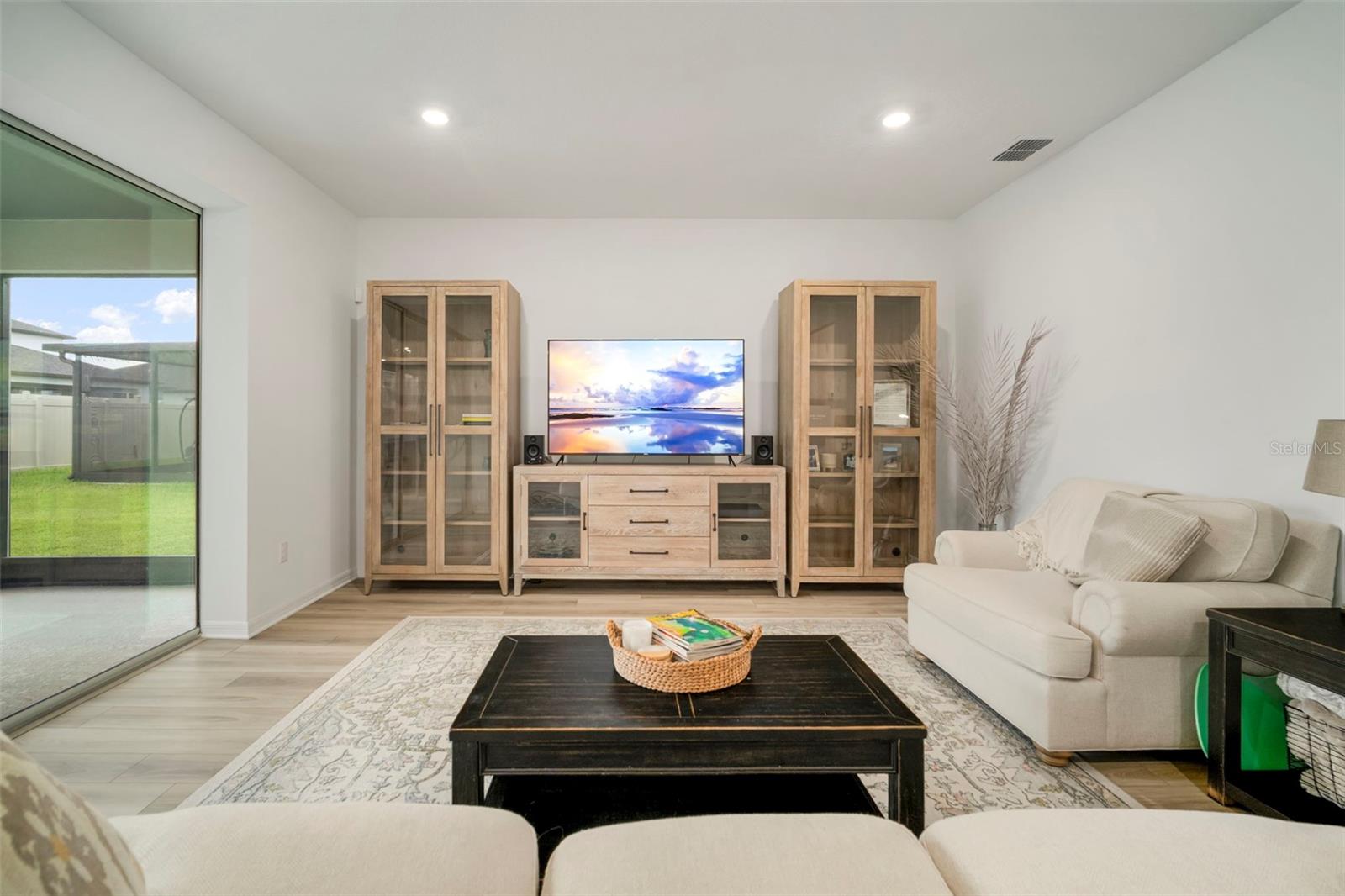 Listing photo id 1 for 3886 Maple Bay Lane