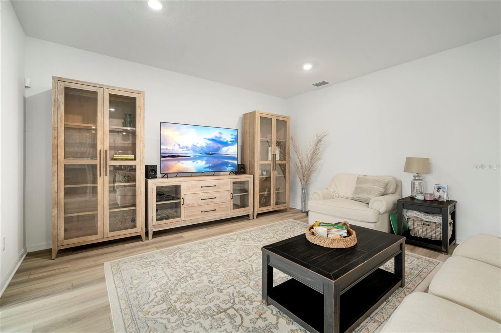Listing photo id 2 for 3886 Maple Bay Lane