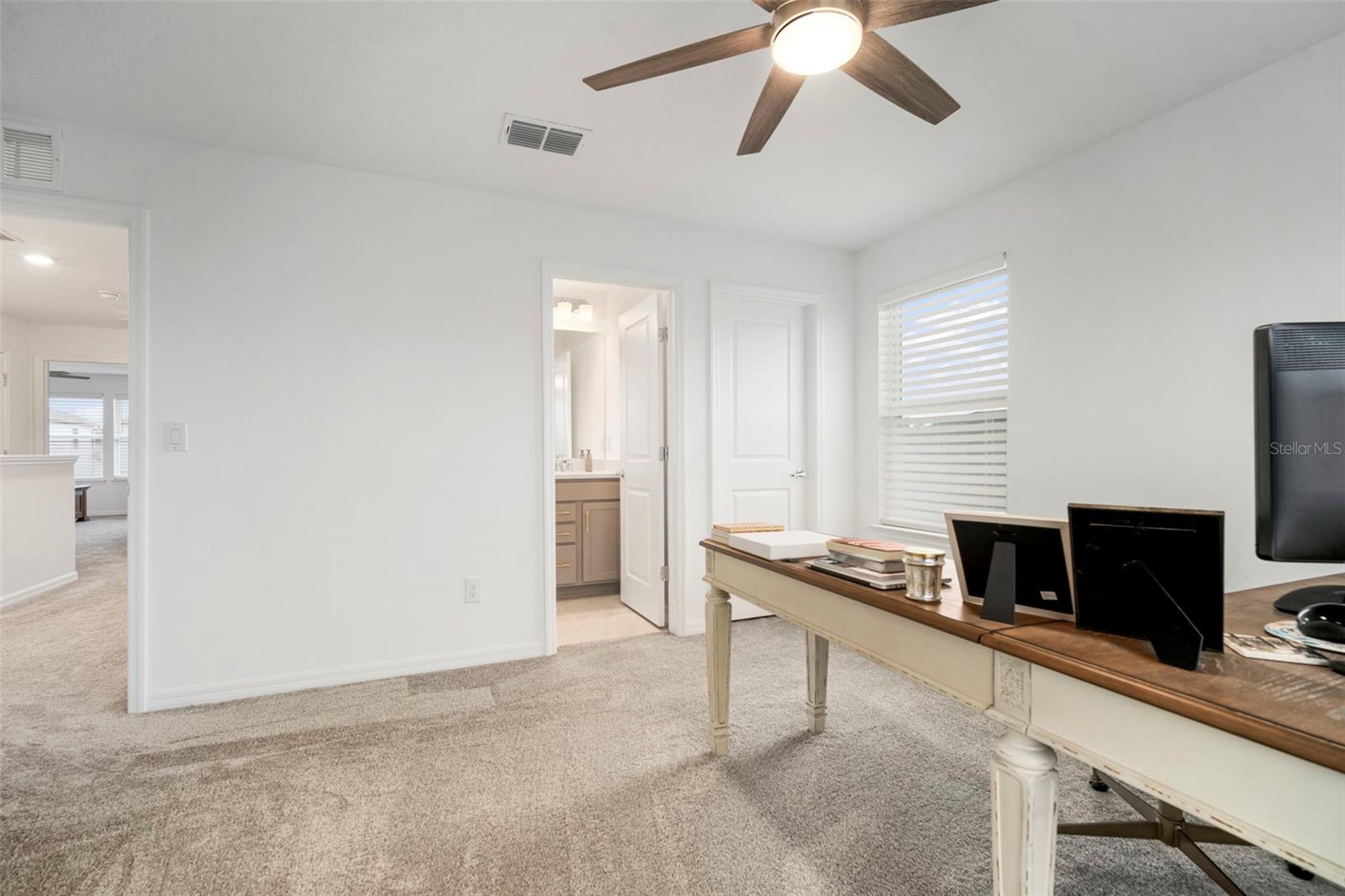 Listing photo id 50 for 3886 Maple Bay Lane
