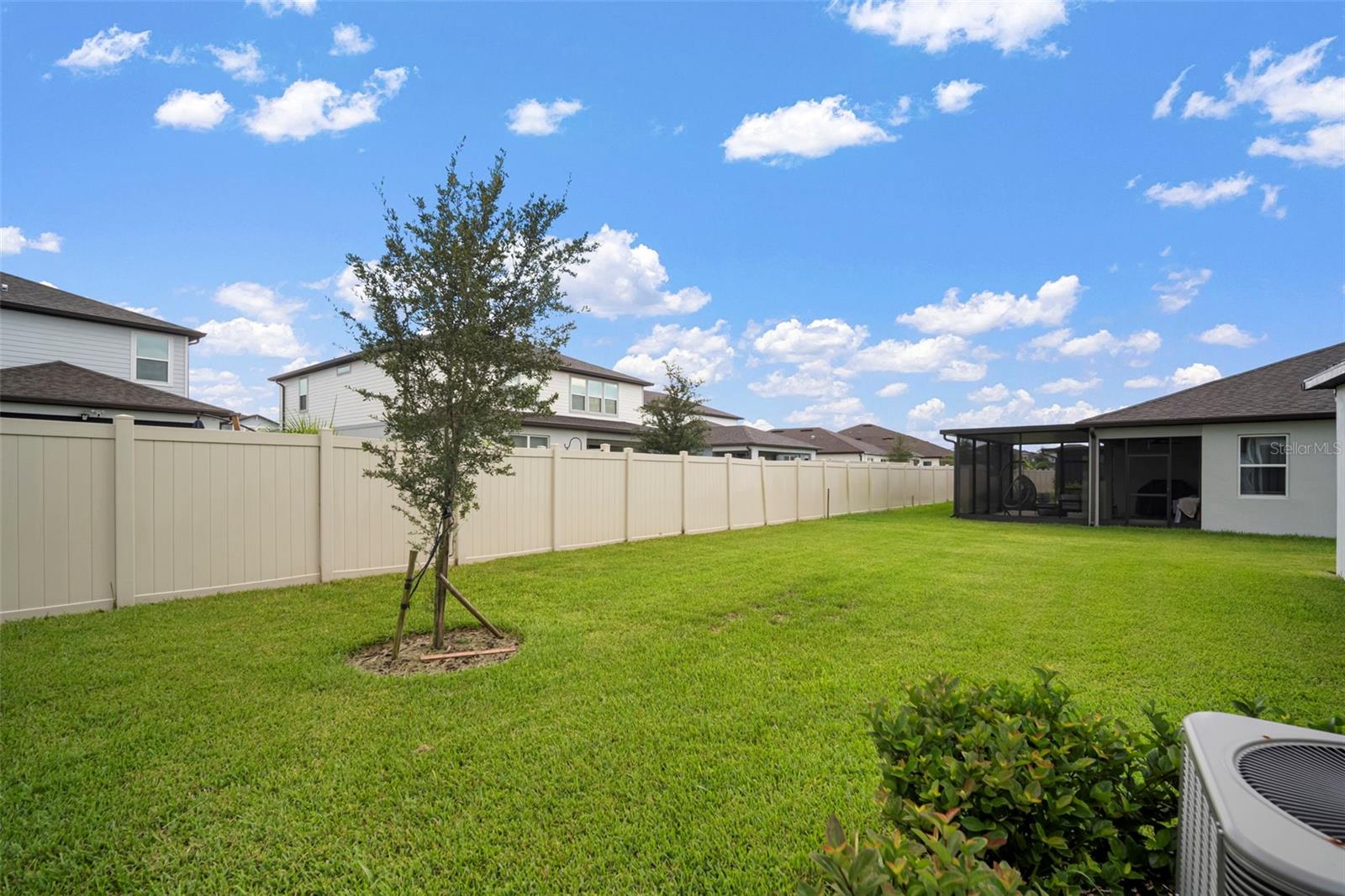 Listing photo id 67 for 3886 Maple Bay Lane