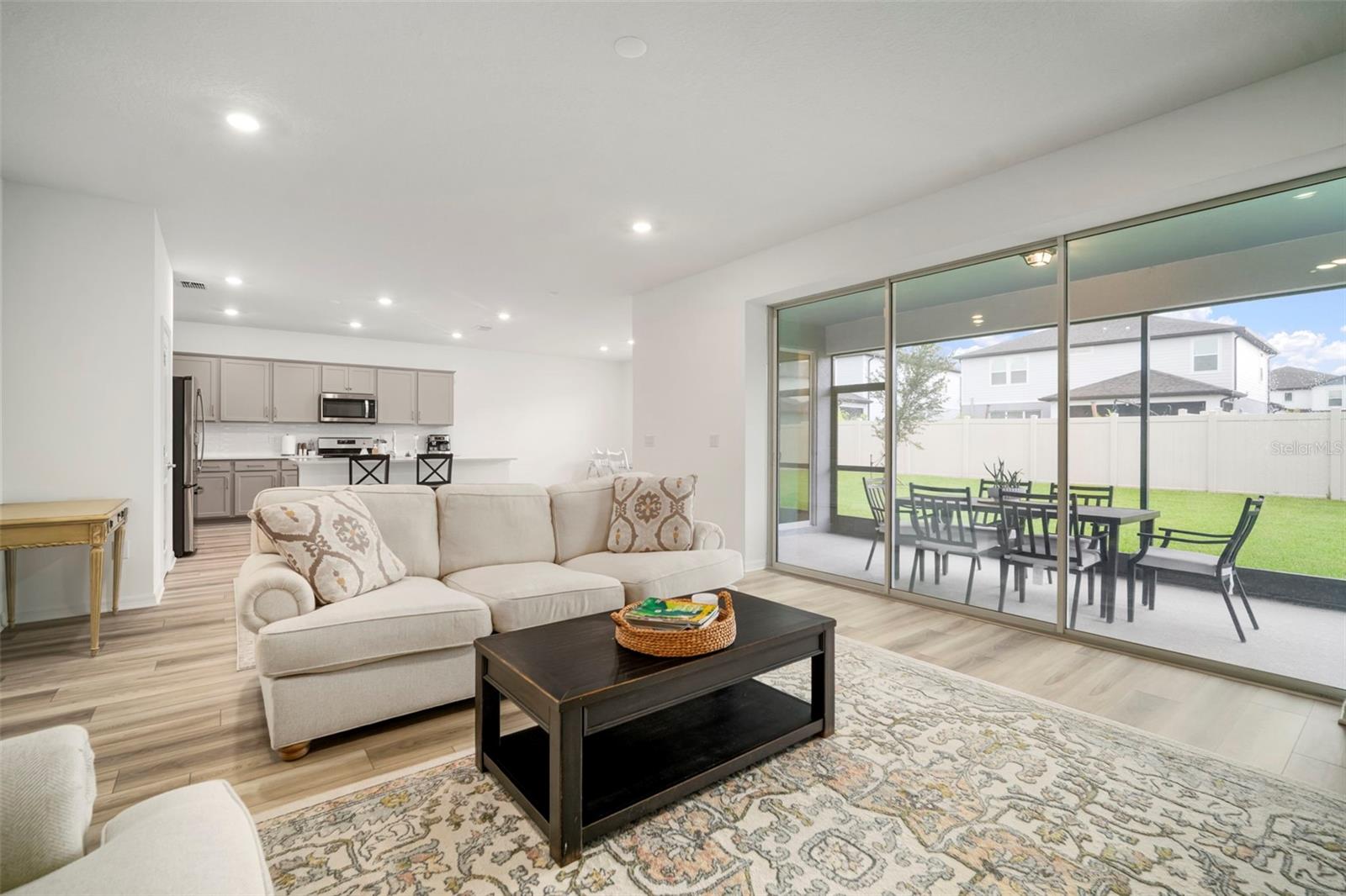 Listing photo id 5 for 3886 Maple Bay Lane