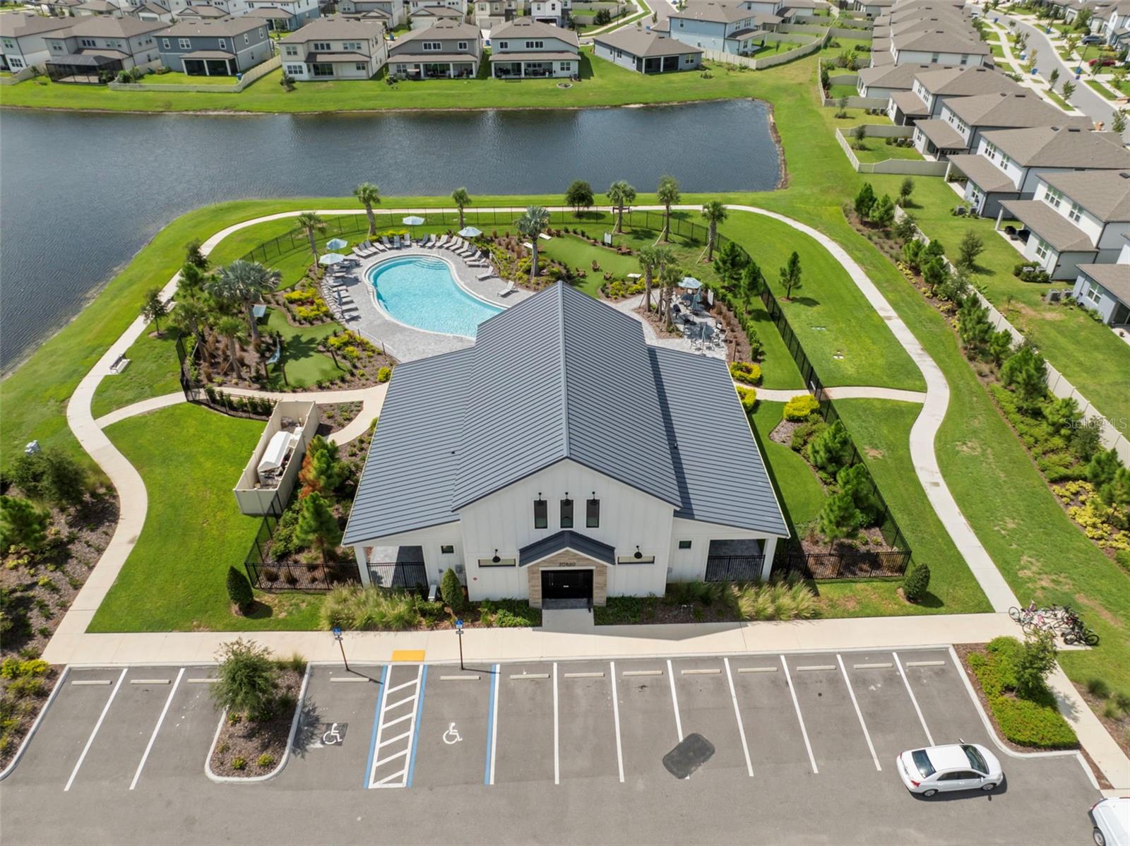 Listing photo id 76 for 3886 Maple Bay Lane