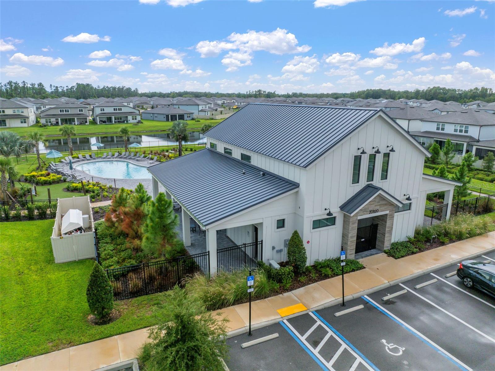 Listing photo id 77 for 3886 Maple Bay Lane