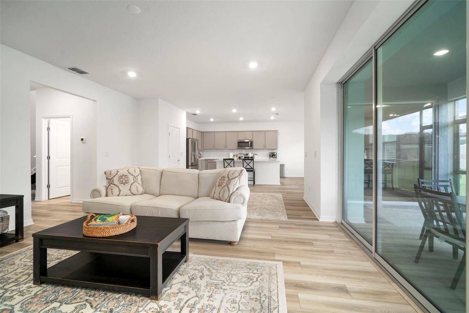 Listing photo id 6 for 3886 Maple Bay Lane