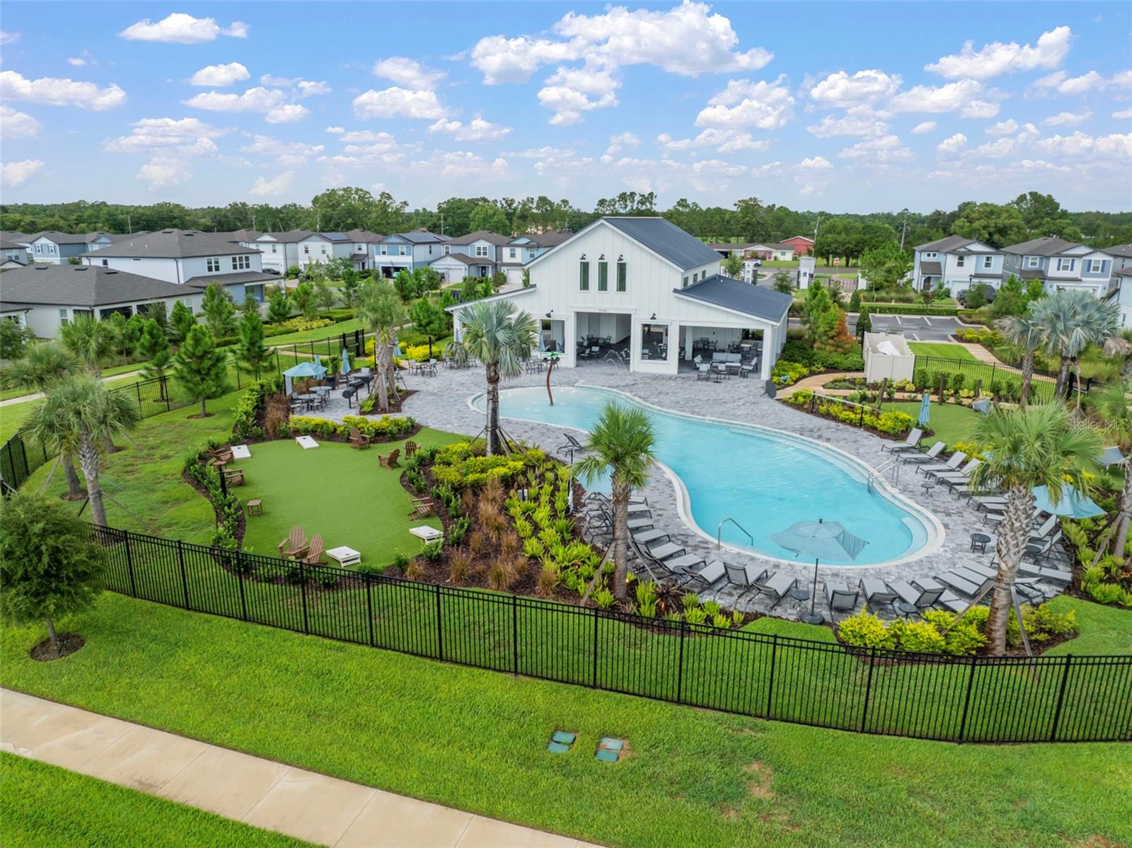 Listing photo id 80 for 3886 Maple Bay Lane