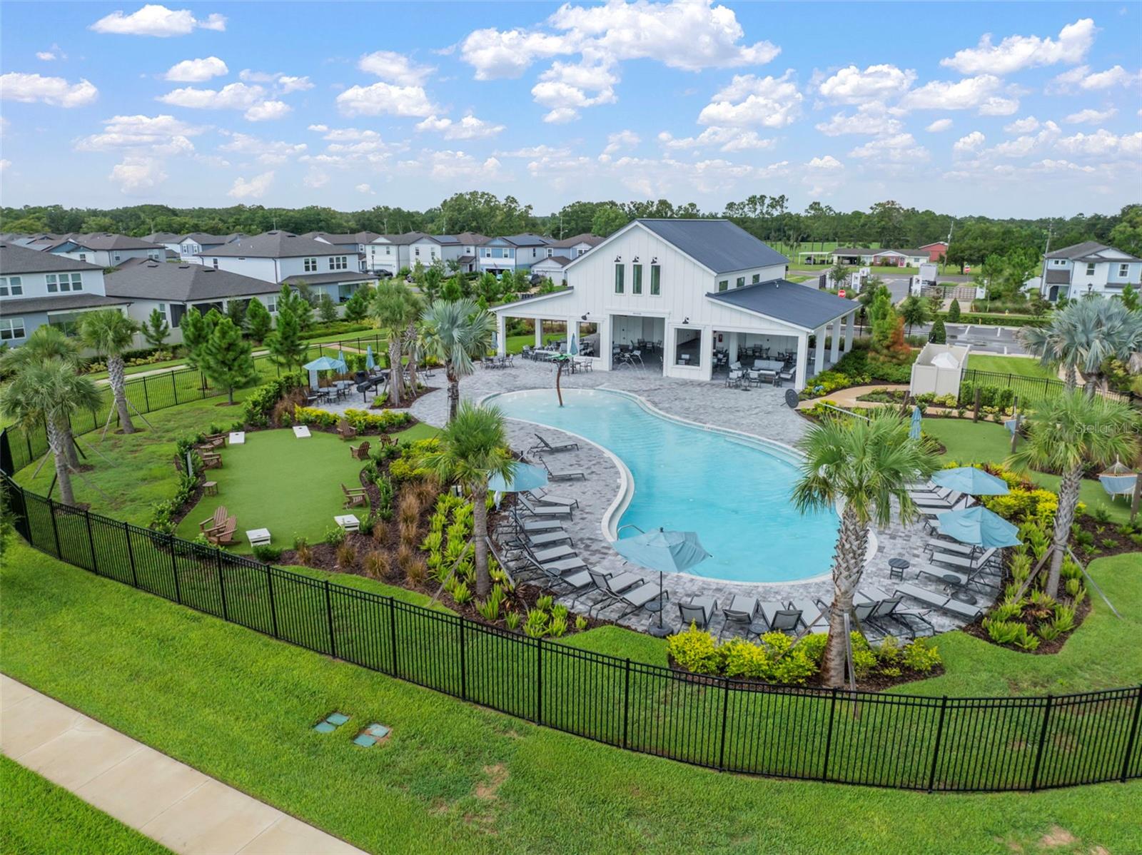 Listing photo id 81 for 3886 Maple Bay Lane