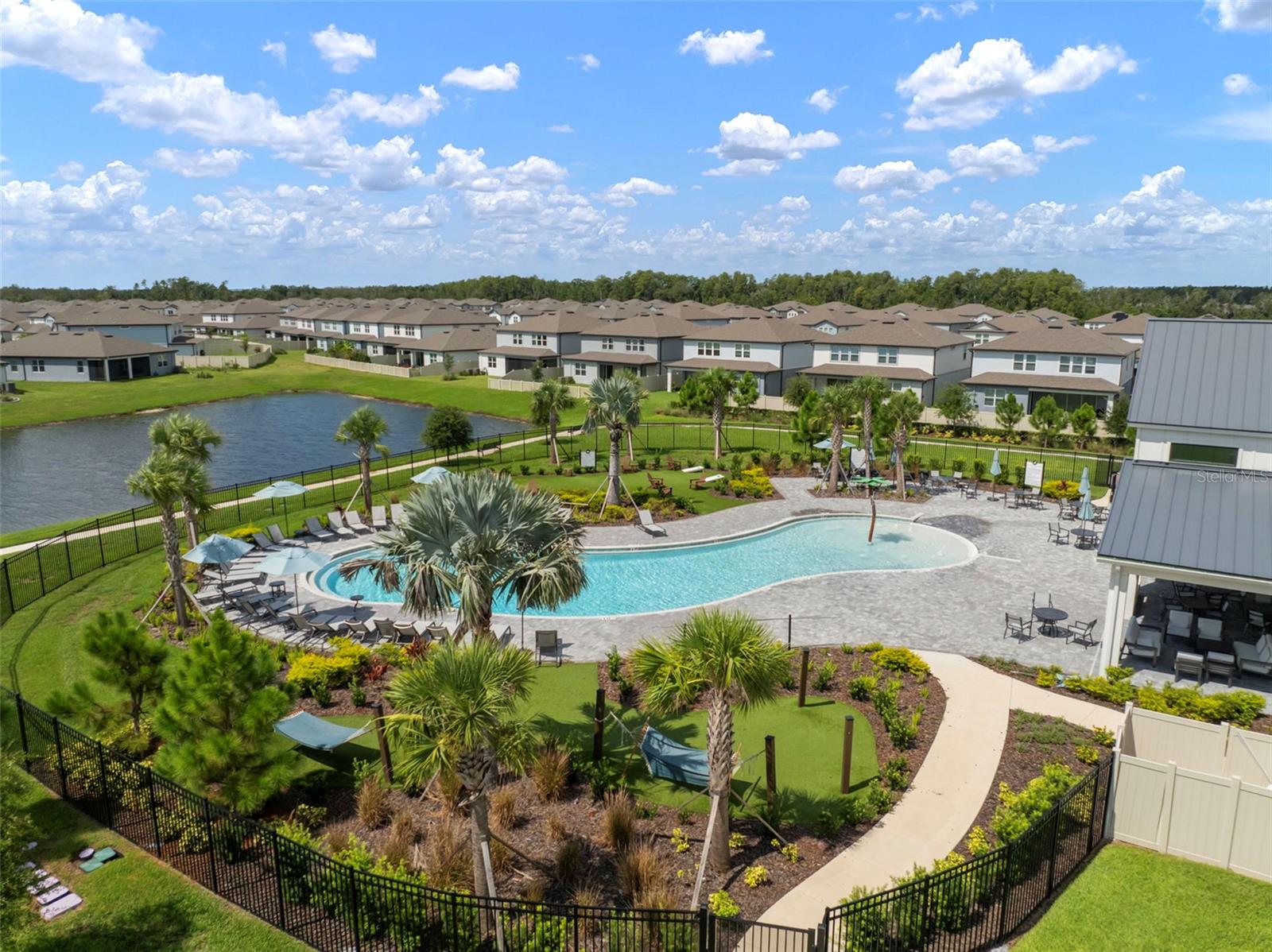 Listing photo id 86 for 3886 Maple Bay Lane