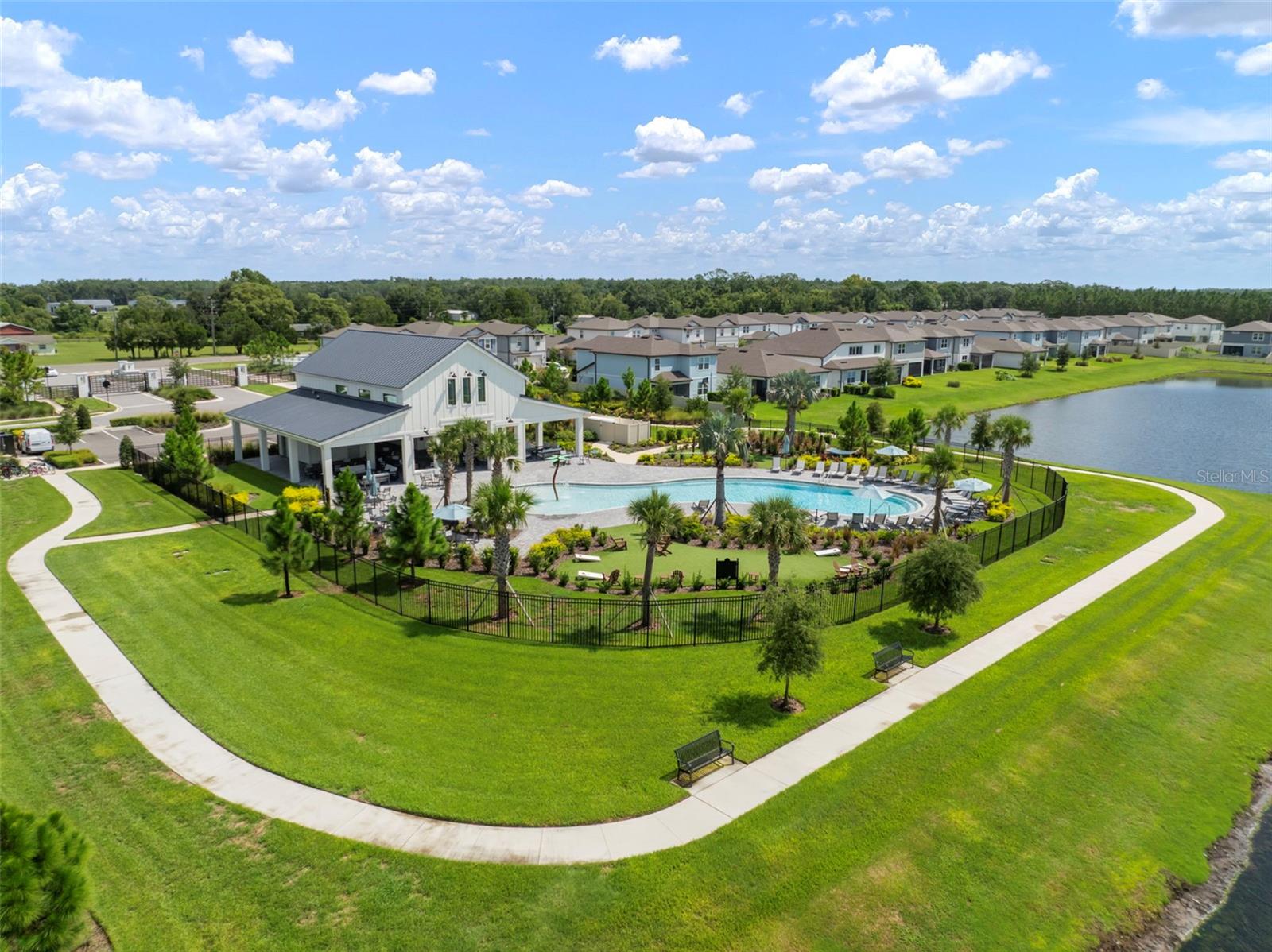 Listing photo id 87 for 3886 Maple Bay Lane