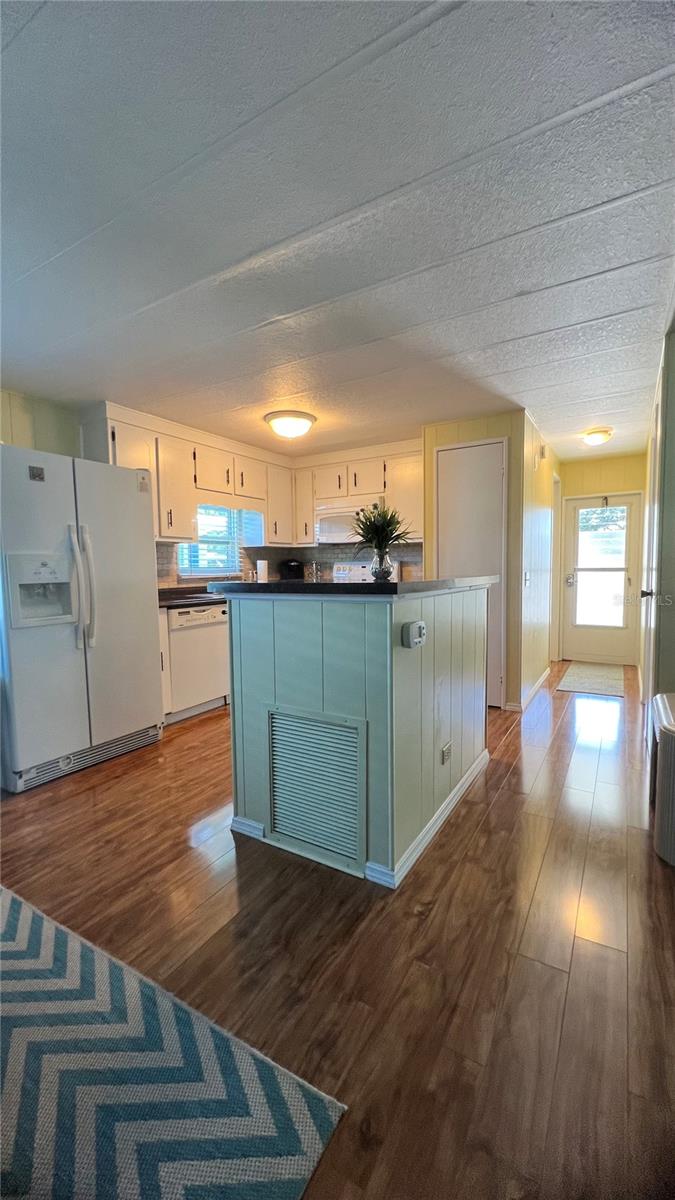 Image 39 of 72 For 1100 Belcher Road S 613