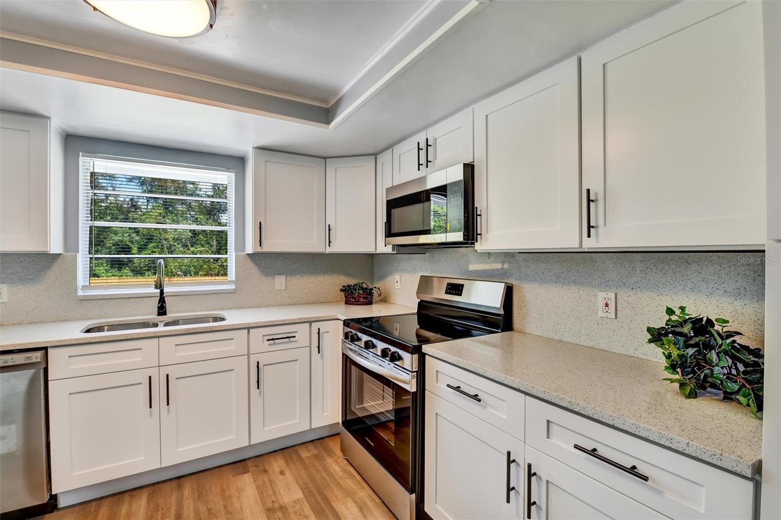 Image 6 of 36 For 12615 Logan Place