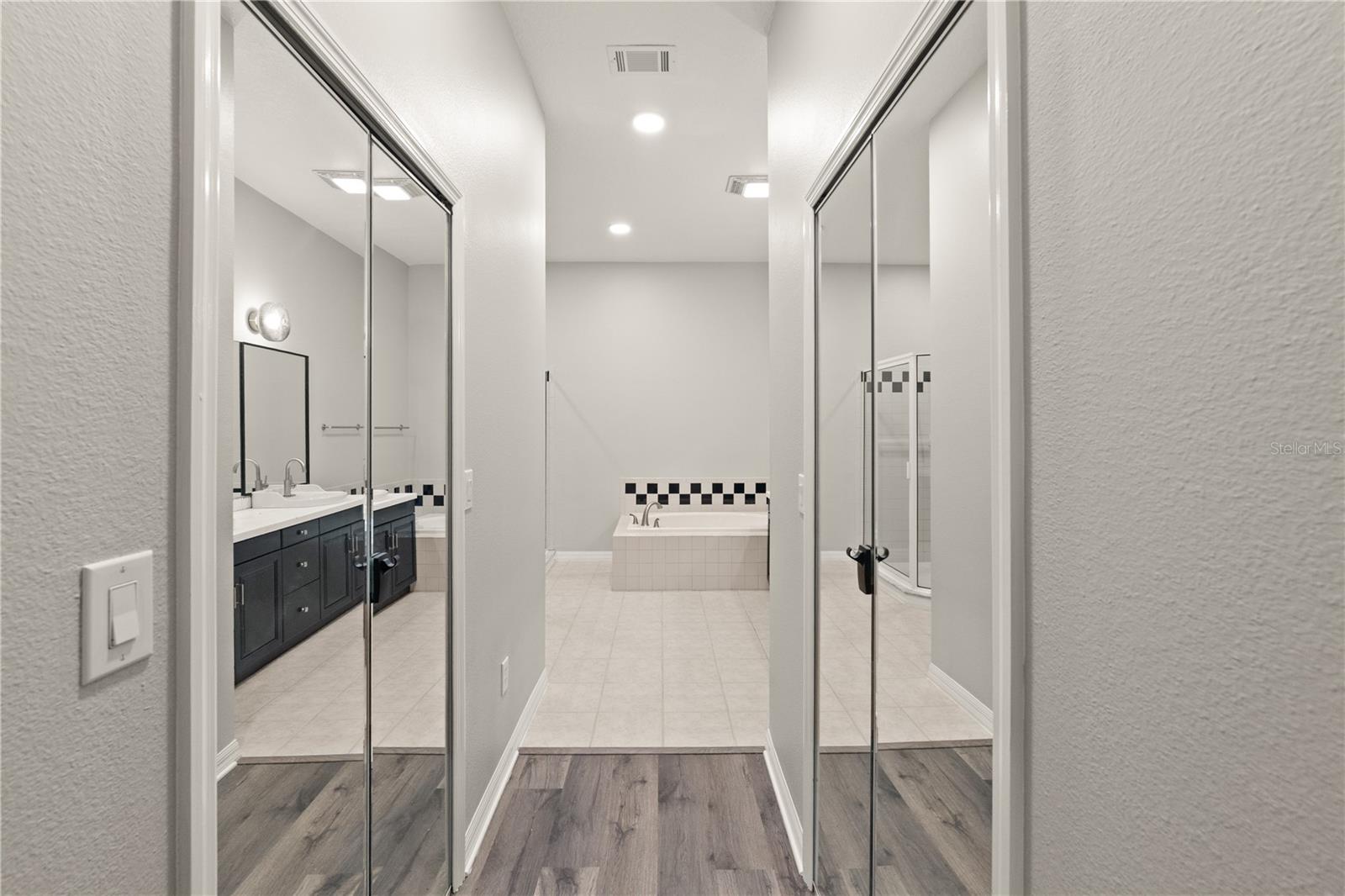 Image 5 of 18 For 16125 Craigend Place