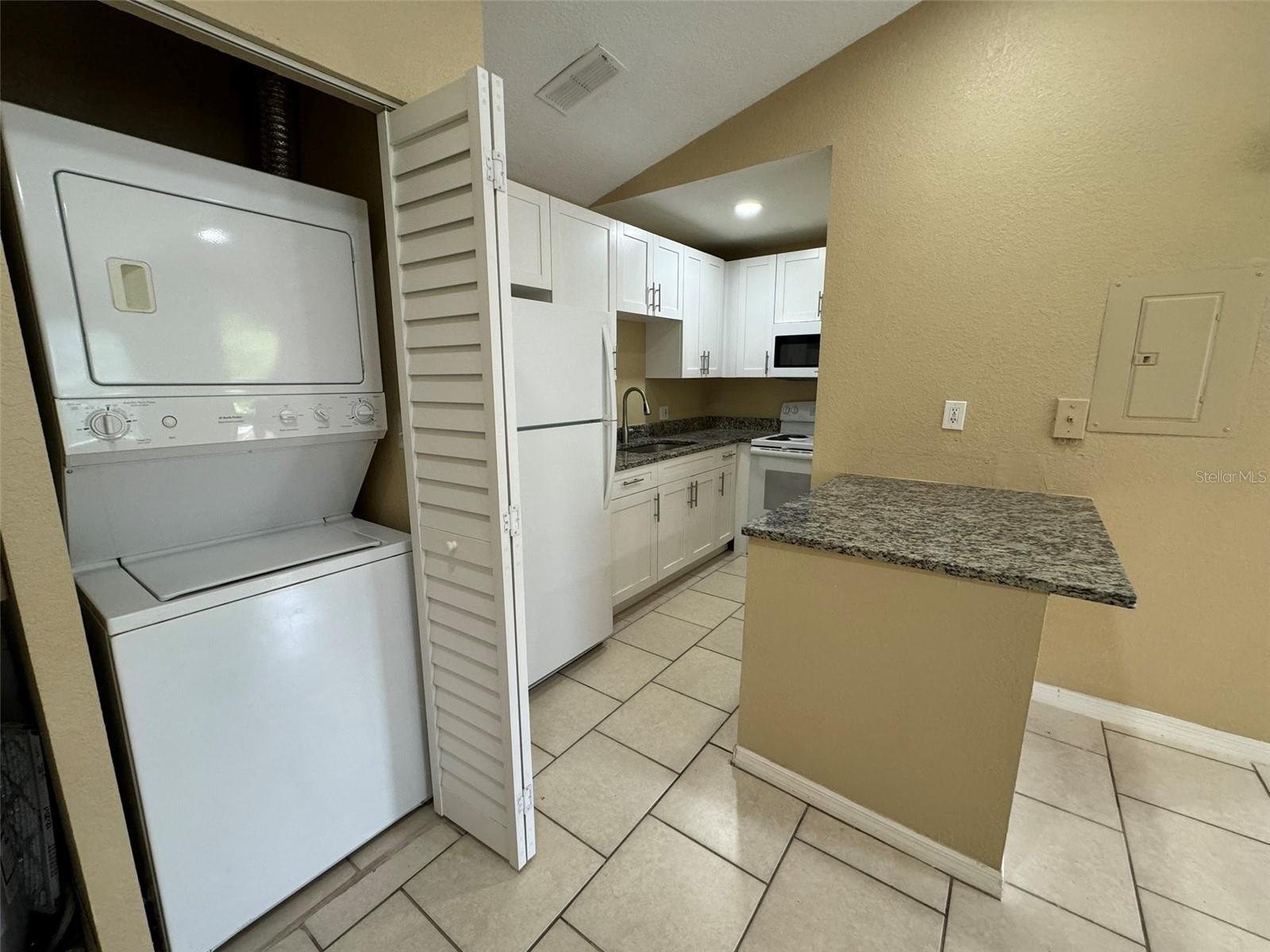 Image 6 of 18 For 9248 Lake Chase Island Way 9248