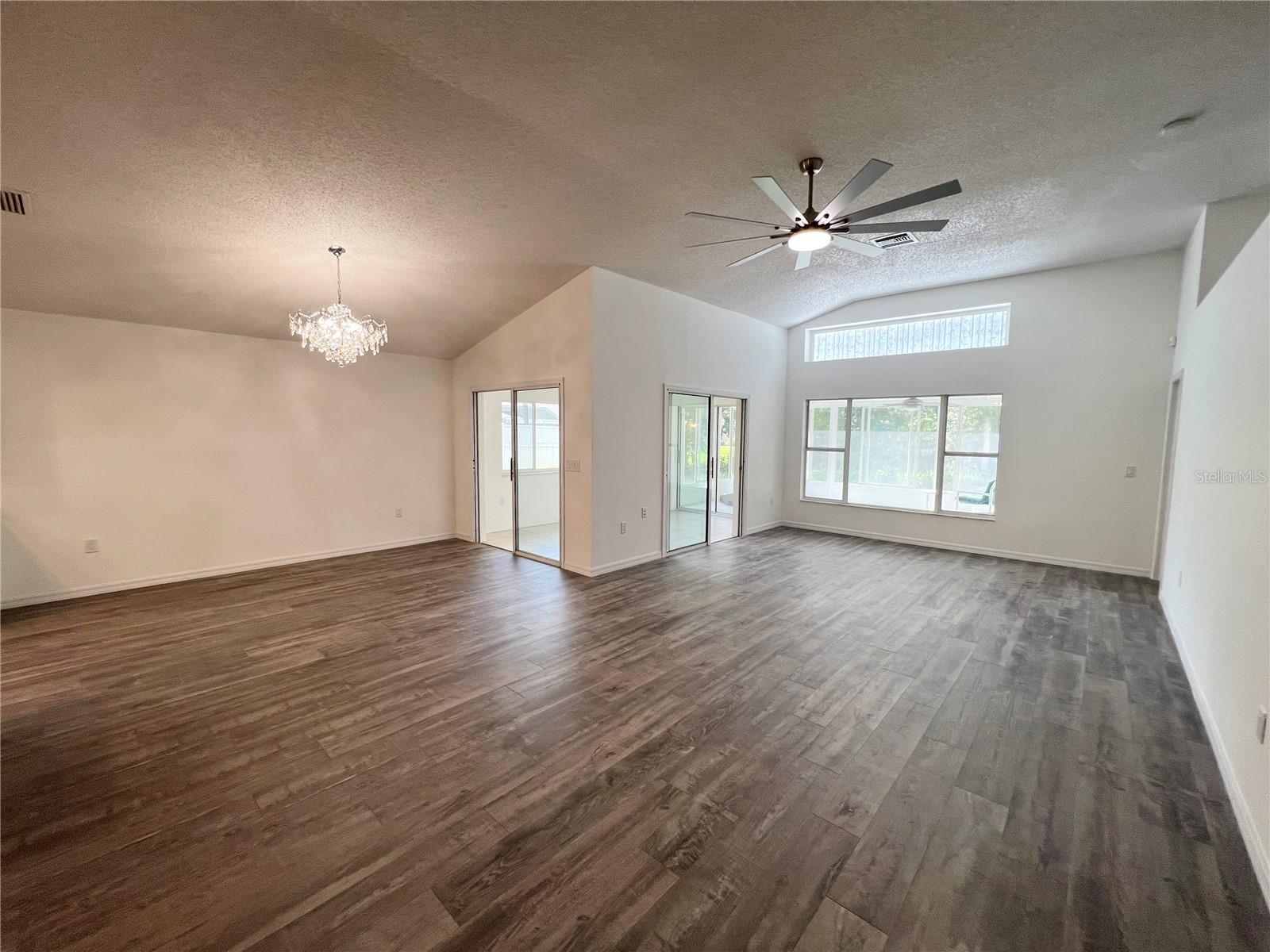 Listing photo id 9 for 1435 Stroud Court