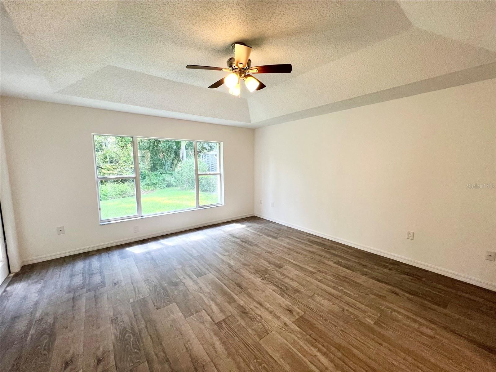 Listing photo id 12 for 1435 Stroud Court