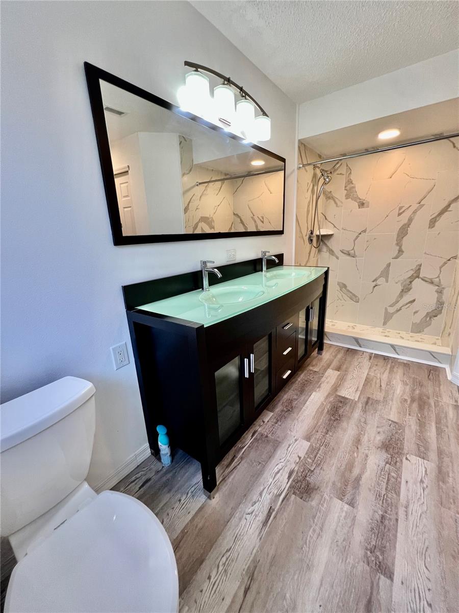 Listing photo id 14 for 1435 Stroud Court