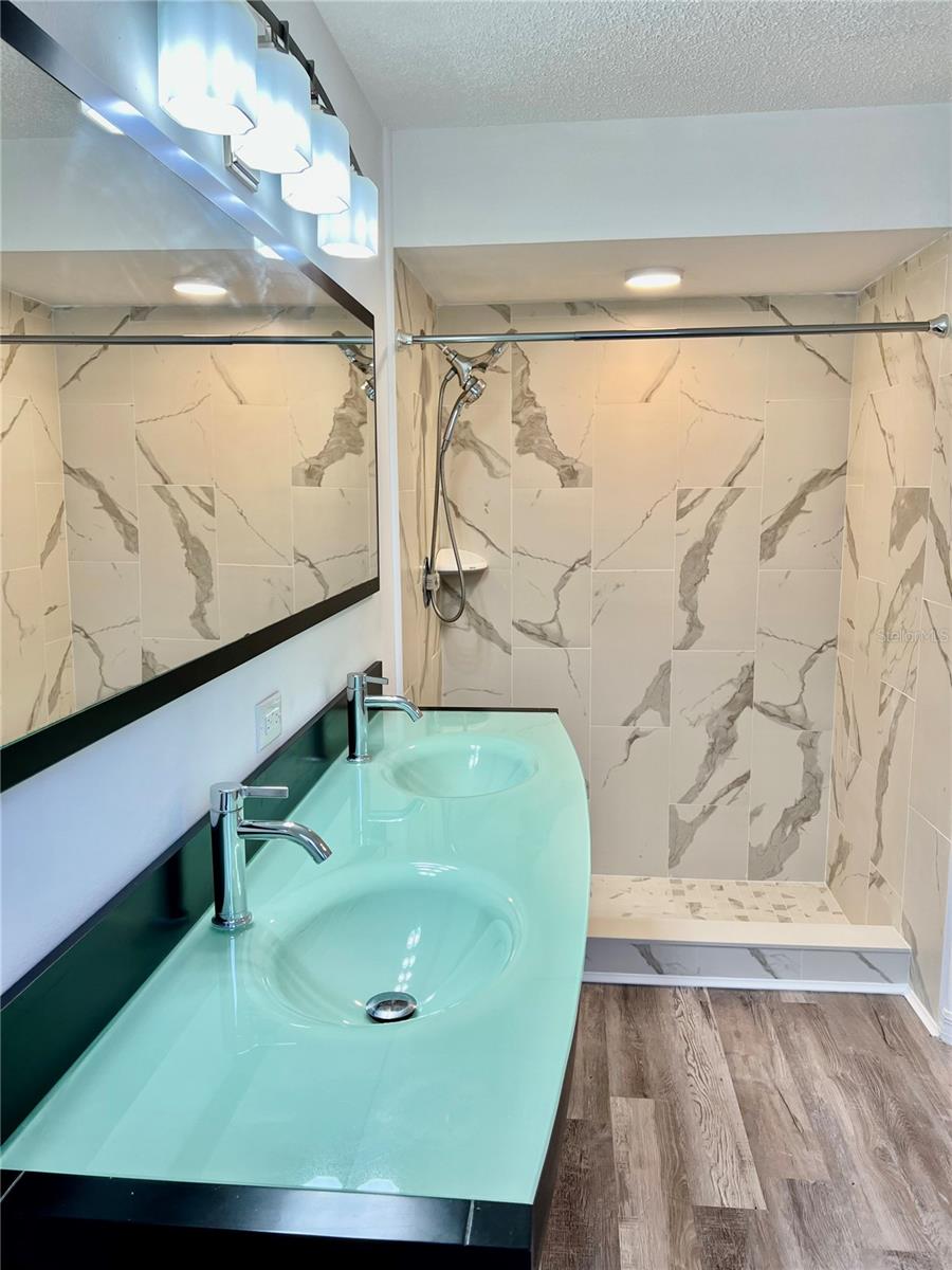 Listing photo id 15 for 1435 Stroud Court