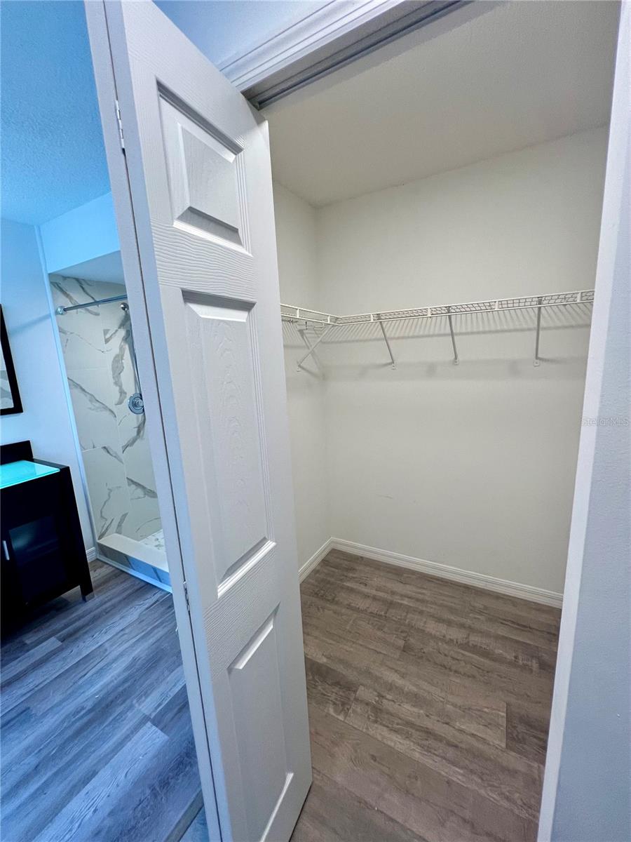 Listing photo id 18 for 1435 Stroud Court