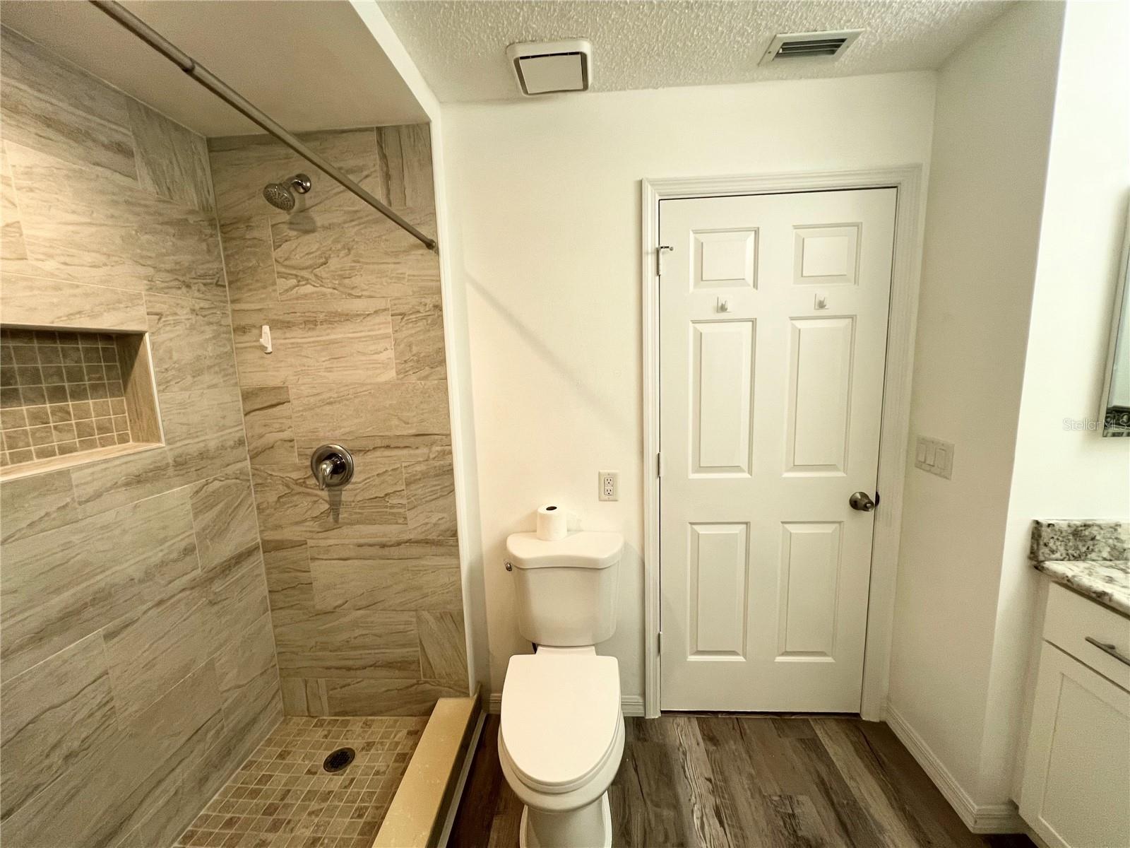 Listing photo id 19 for 1435 Stroud Court
