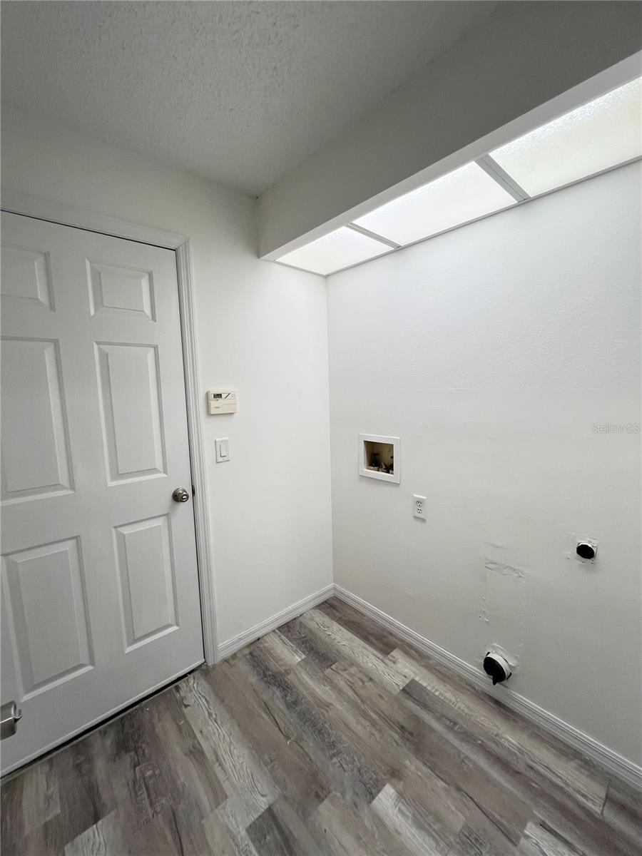 Listing photo id 26 for 1435 Stroud Court
