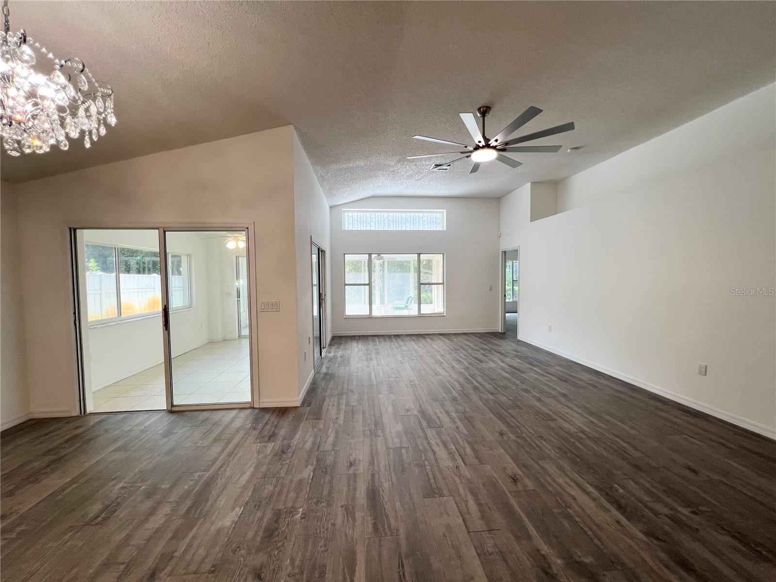 Listing photo id 29 for 1435 Stroud Court