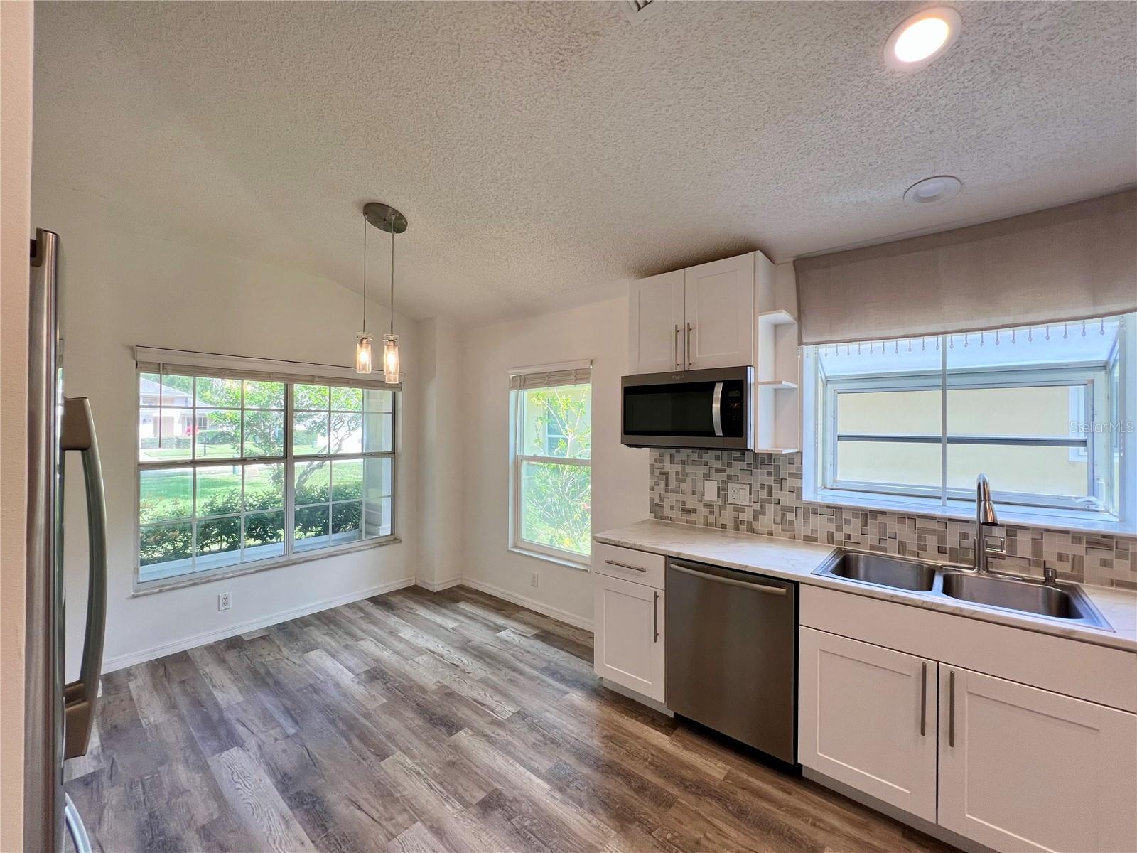 Listing photo id 3 for 1435 Stroud Court