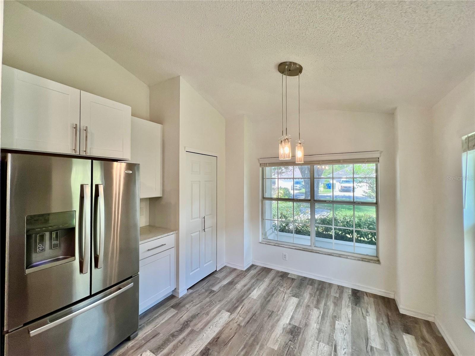 Listing photo id 6 for 1435 Stroud Court