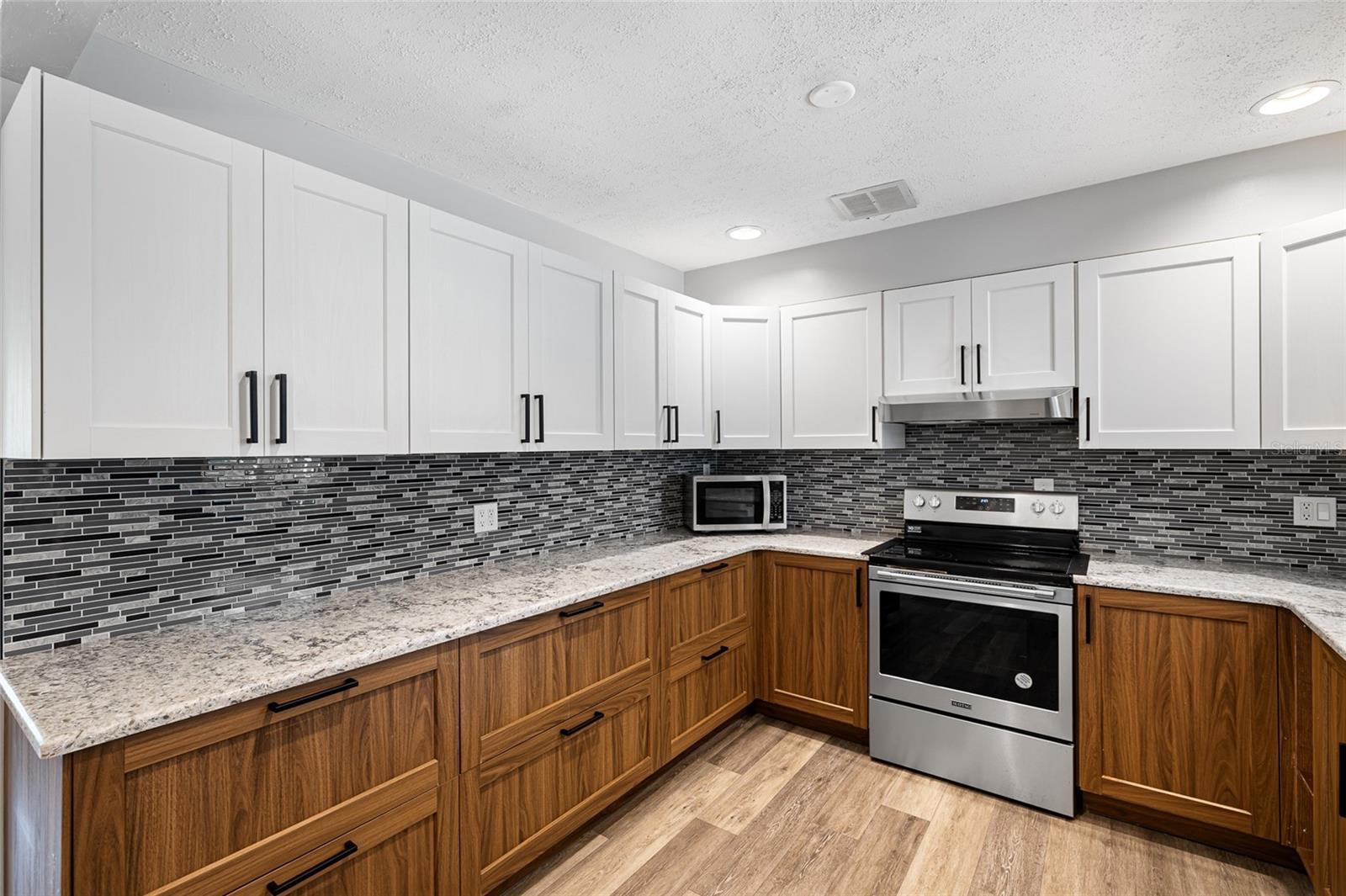 Image 10 of 28 For 4210 25th Avenue N