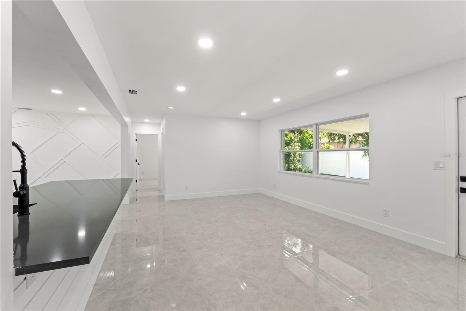 Listing photo id 21 for 2528 Columbus Way S