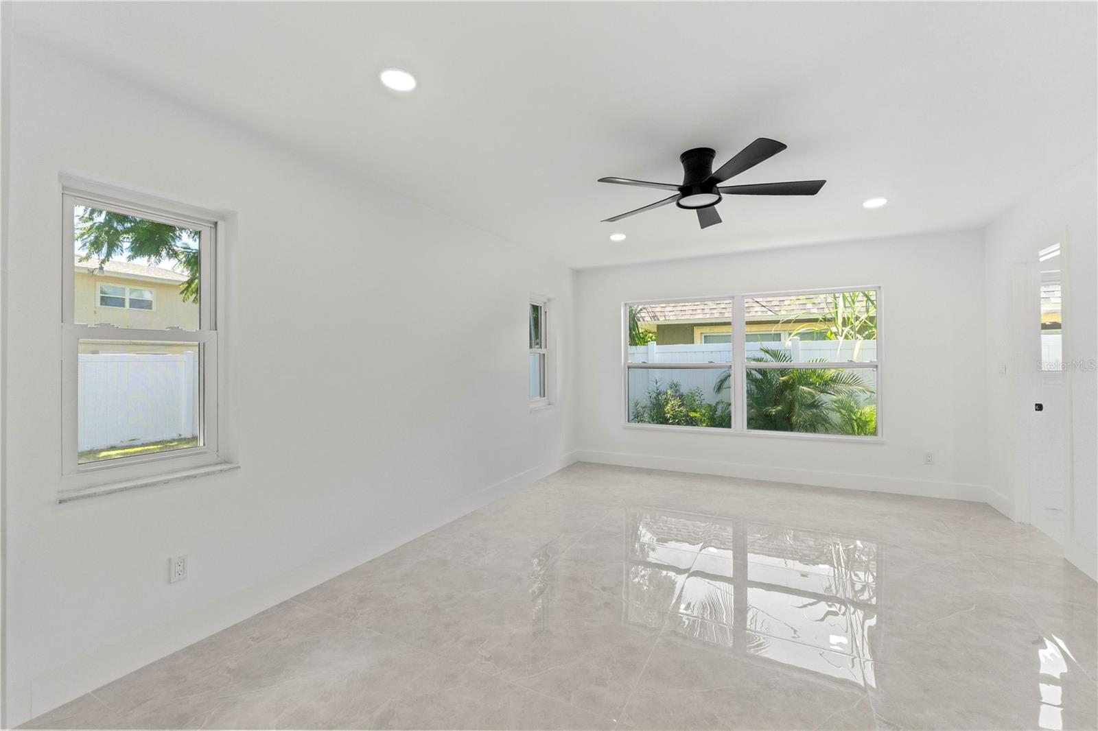 Listing photo id 23 for 2528 Columbus Way S