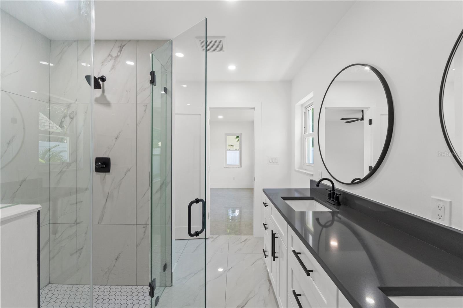 Listing photo id 27 for 2528 Columbus Way S