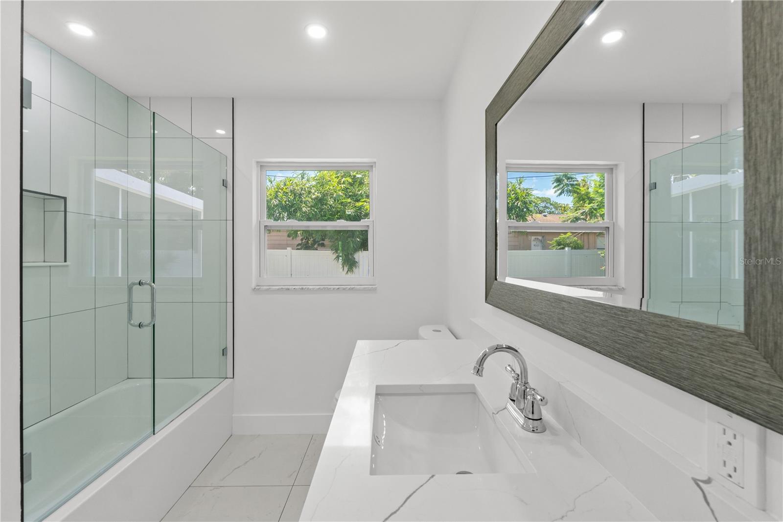 Listing photo id 31 for 2528 Columbus Way S