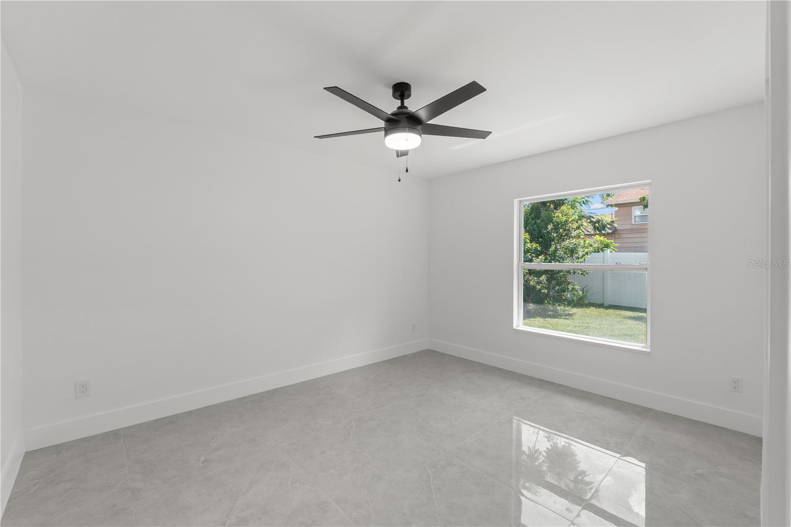 Listing photo id 33 for 2528 Columbus Way S