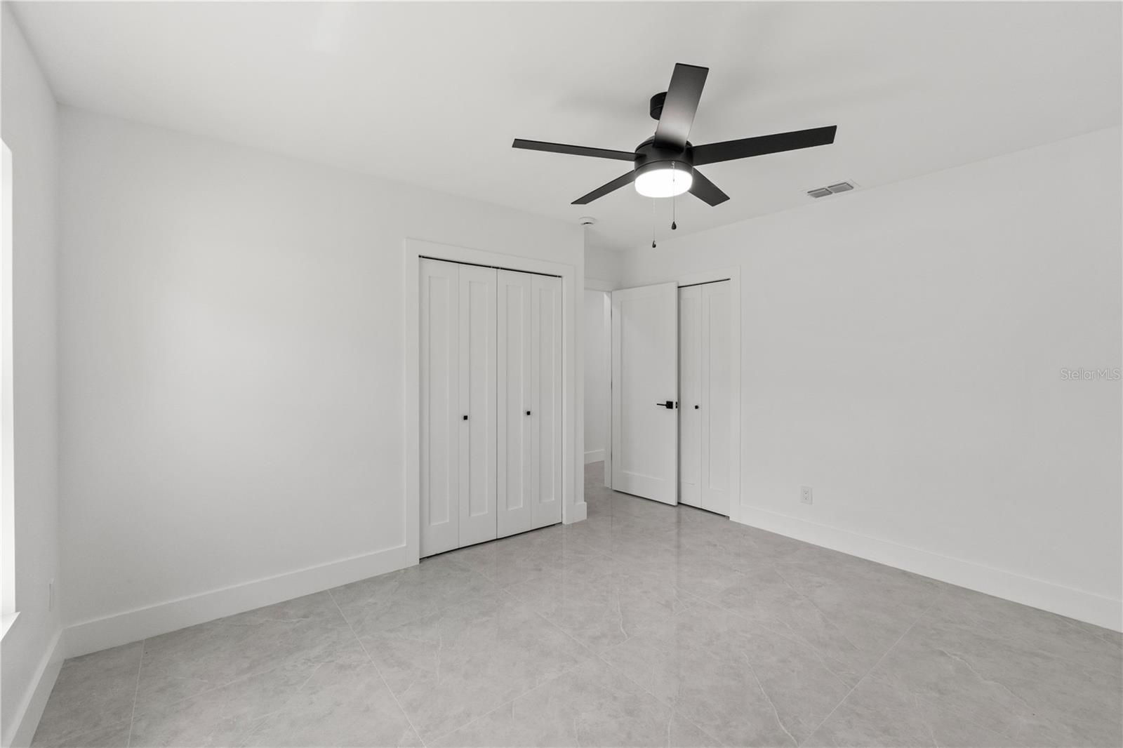 Listing photo id 34 for 2528 Columbus Way S