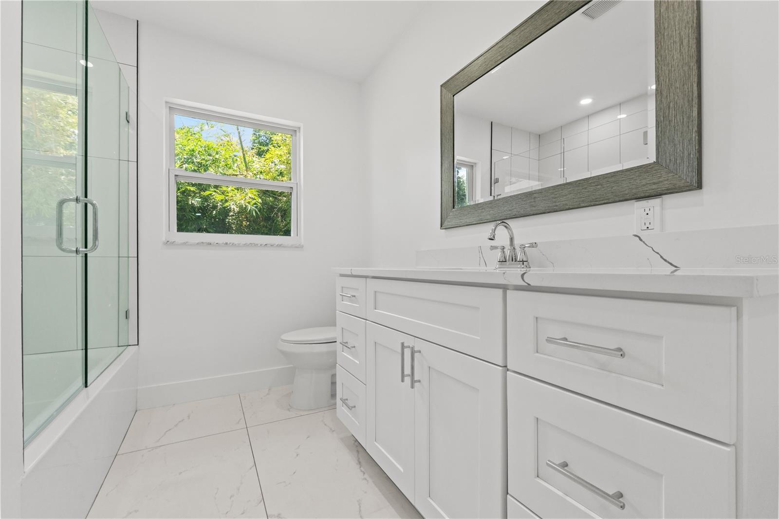 Listing photo id 35 for 2528 Columbus Way S