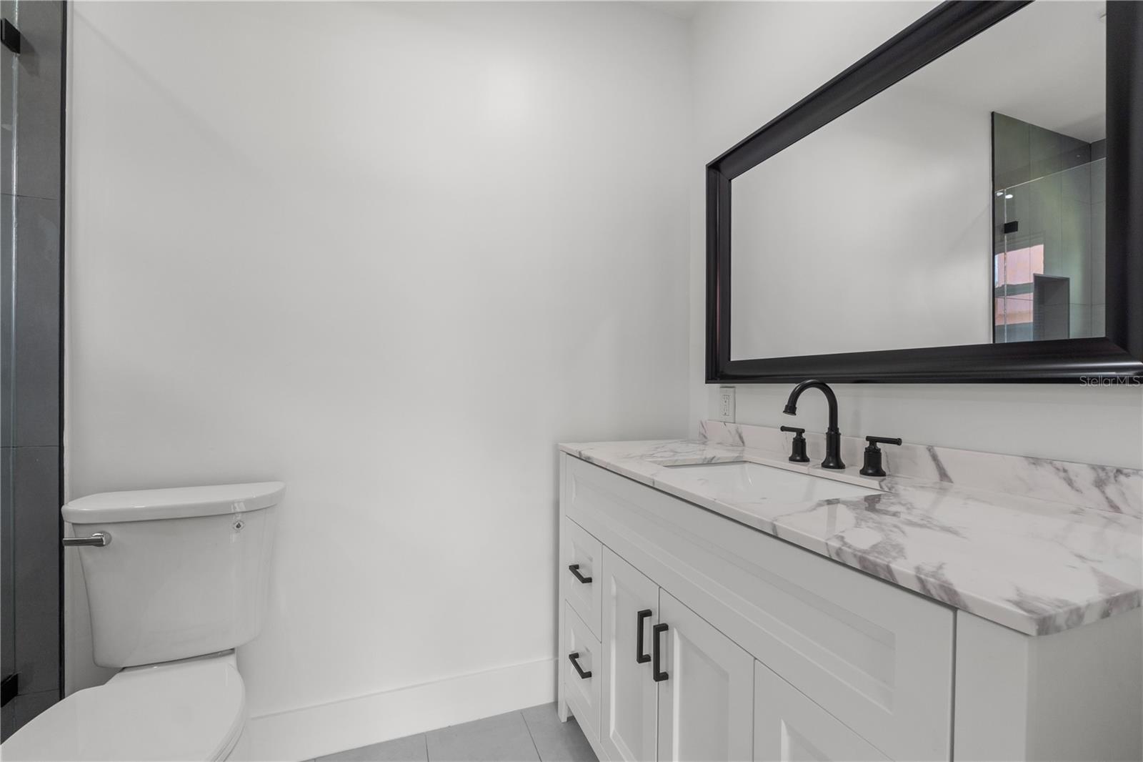 Listing photo id 41 for 2528 Columbus Way S