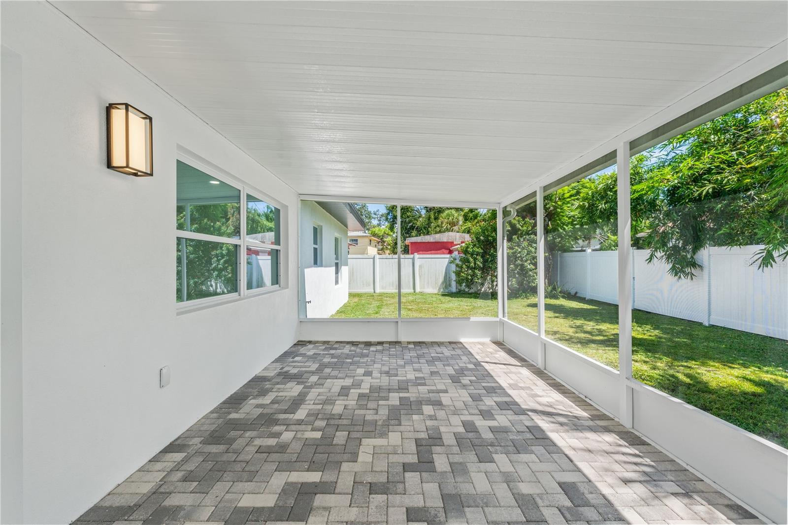 Listing photo id 44 for 2528 Columbus Way S